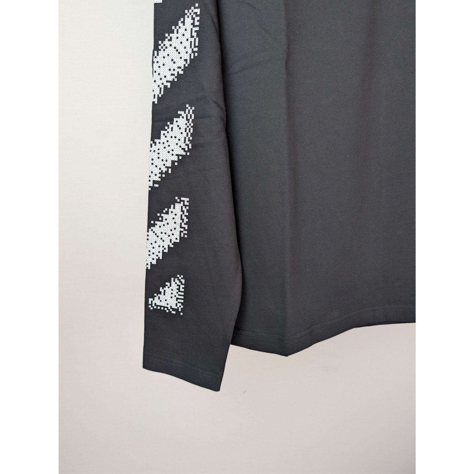 Off-White o1rshd1 Q:2 / Pixel Diag Skate L/S T-Shirt in Black/White Size US XL / EU 56 / 4 - 6 Thumbnail