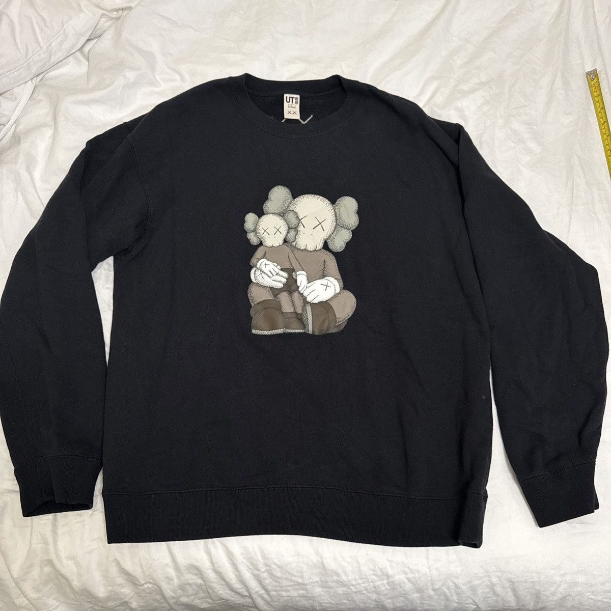 Kaws × Uniqlo Uniqlo x KAWS Crewneck shirt large Size US L / EU 52-54 / 3 - 1 Thumbnail