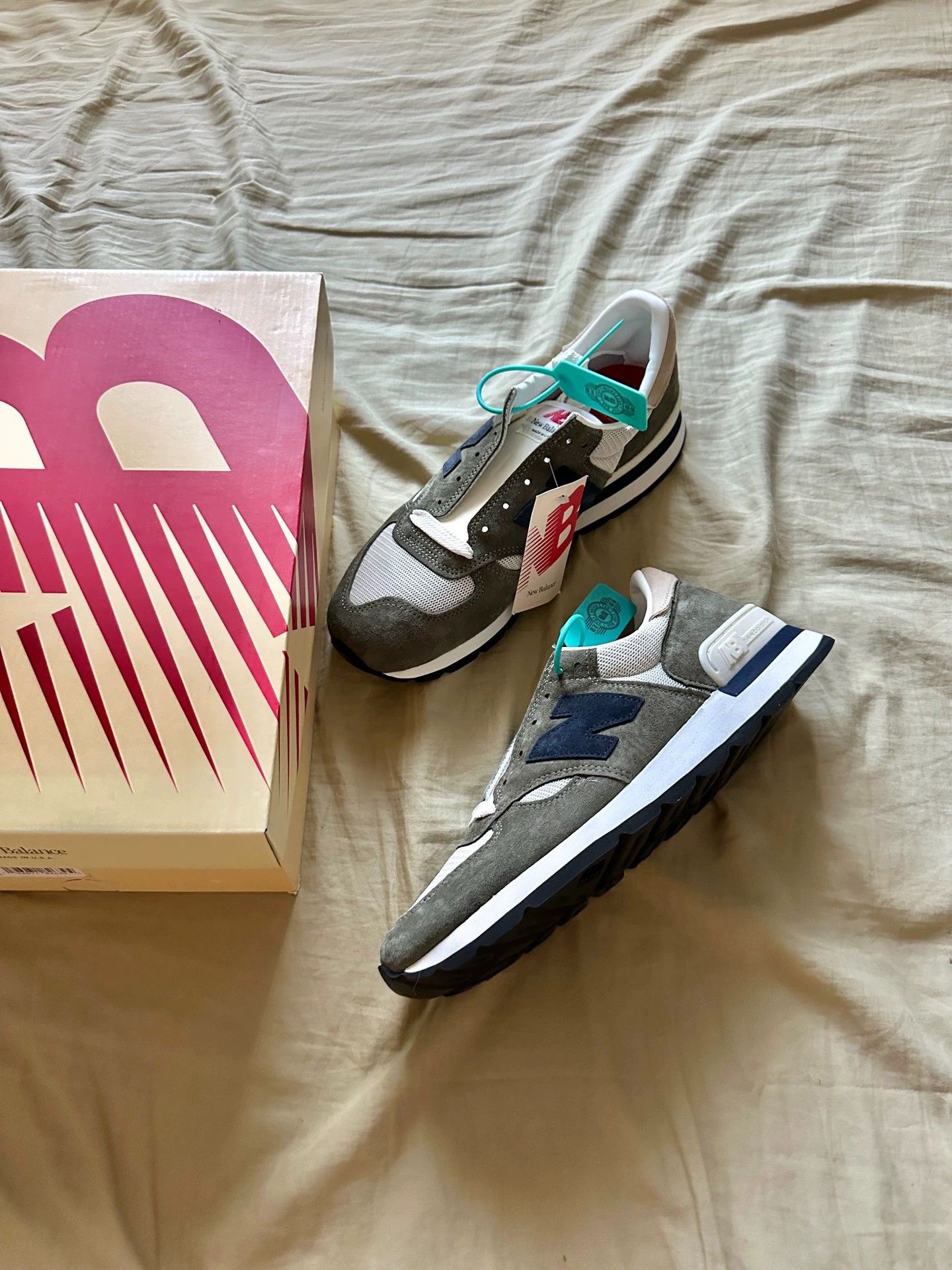 New Balance New Balance 990 Olive Green 44 New in Box Size US 10 / EU 43 - 1 Thumbnail