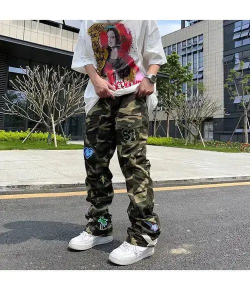 VIBE Embroidered Patch Camouflage Jeans Size US 33 - 1 Thumbnail
