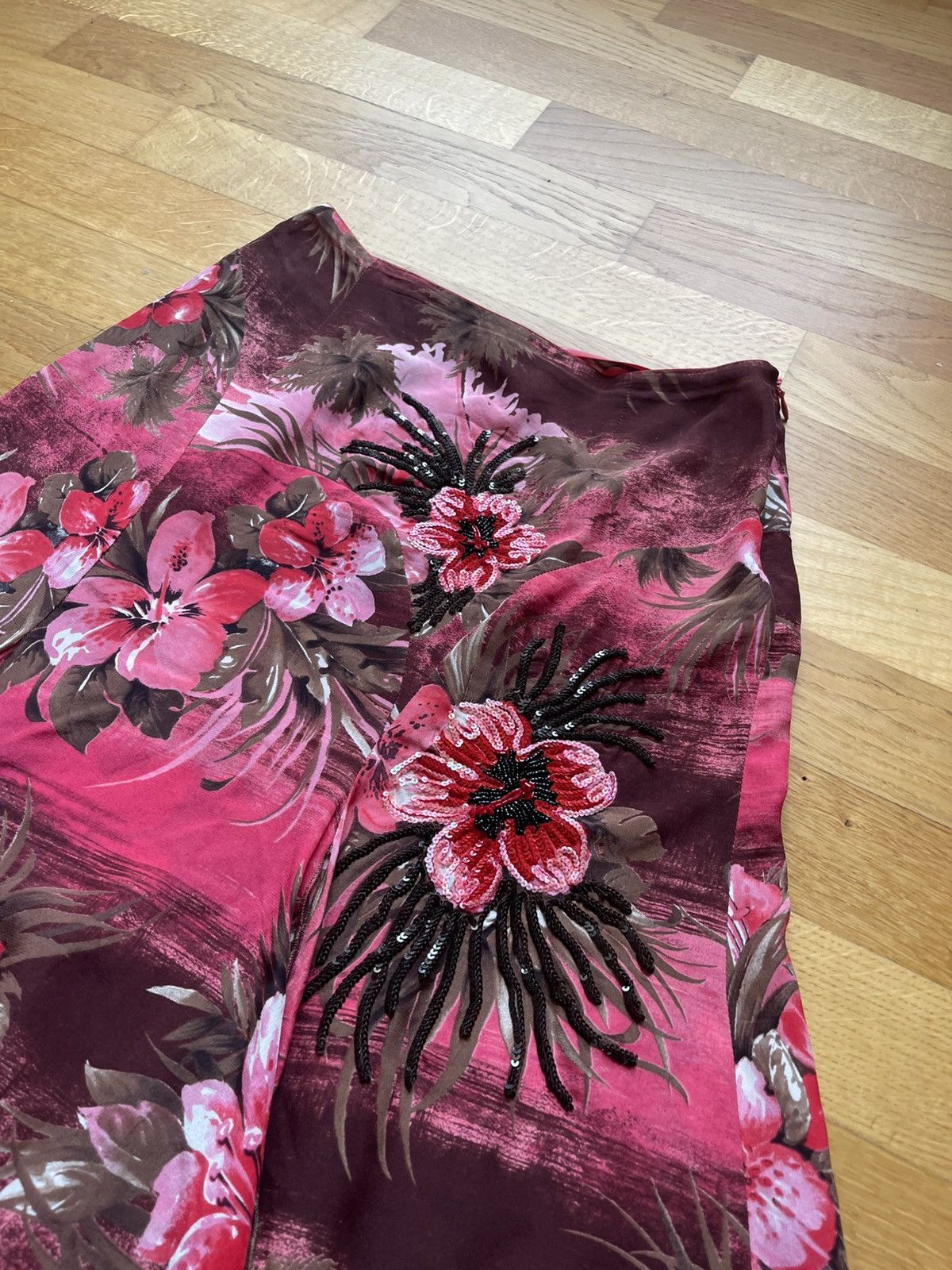 Blumarine Blumarine Embellished Flower Skirt Size 27" / US 4 / IT 40 - 1 Thumbnail