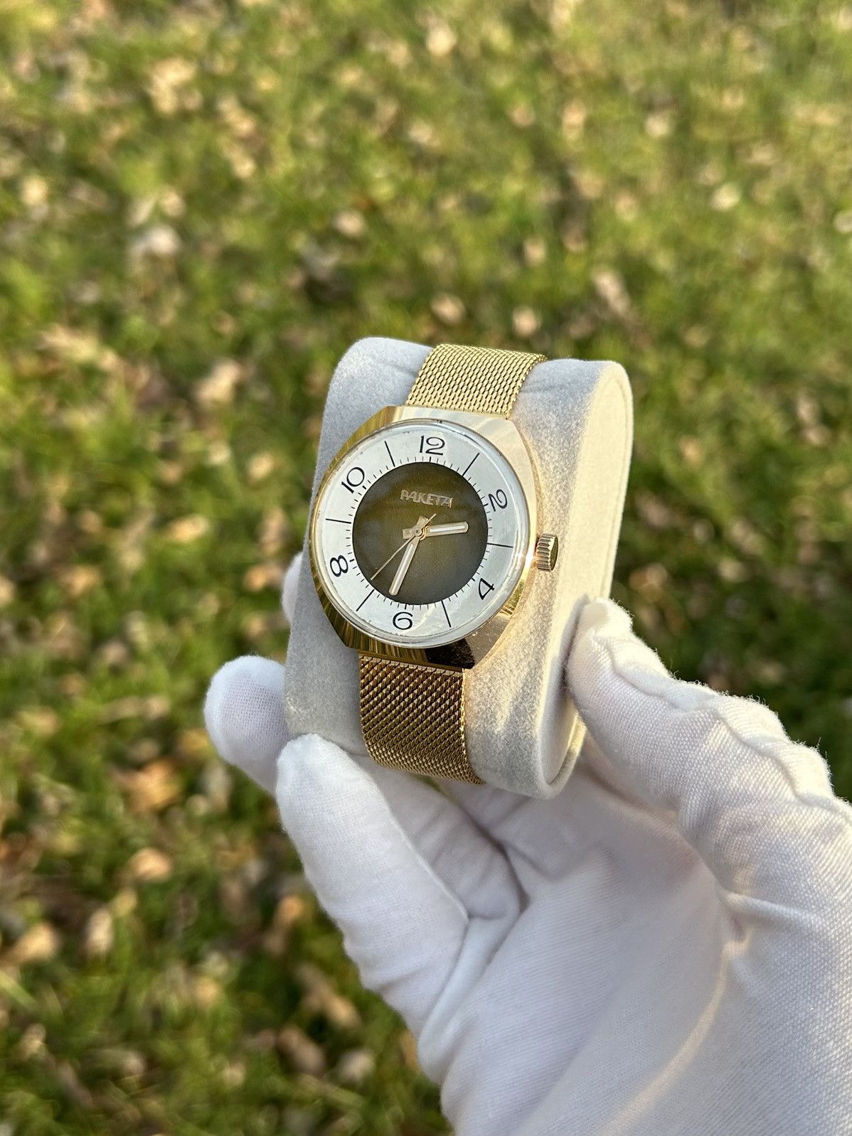 Vintage Vintage Watch Raketa Mechanical Made in USSR Authentic 1980s Size ONE SIZE - 4 Thumbnail
