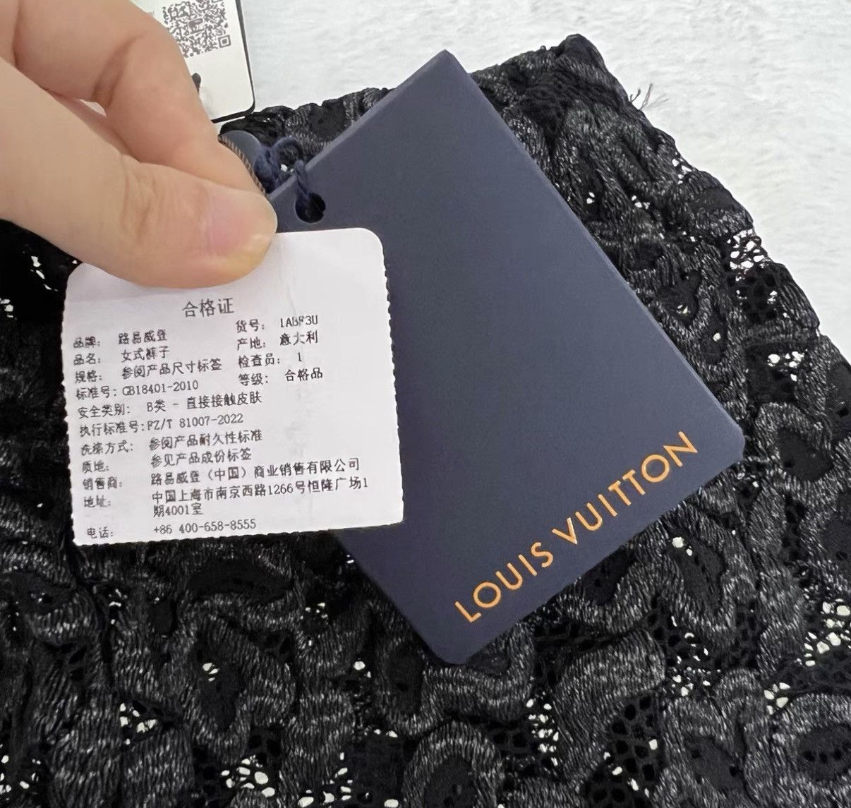 Louis Vuitton Louis Vuitton Black Hollow Floral Embroidered Pants J41 Size 27" / US 4 / IT 40 - 6 Thumbnail