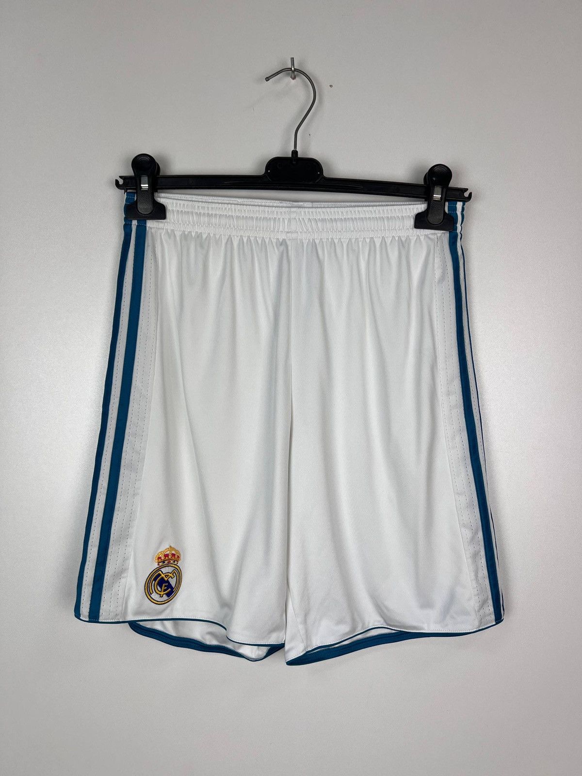 Adidas Real Madrid Adidas 2017 shorts size S 30 Size US 30 / EU 46 - 1 Thumbnail