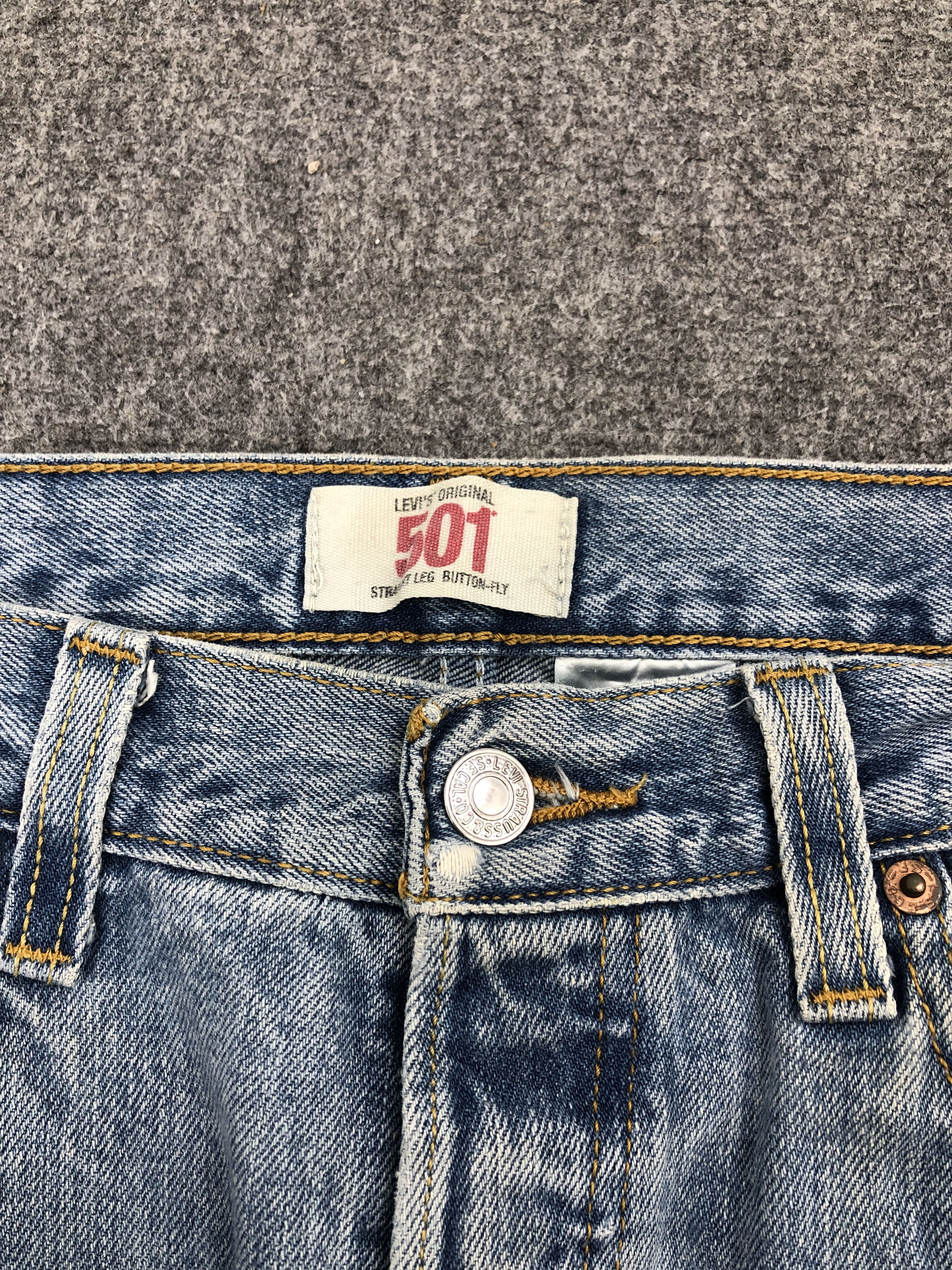 Levi's × Vintage Vintage Levi's 501 Light Blue Washed Jeans Size US 31 - 10 Thumbnail