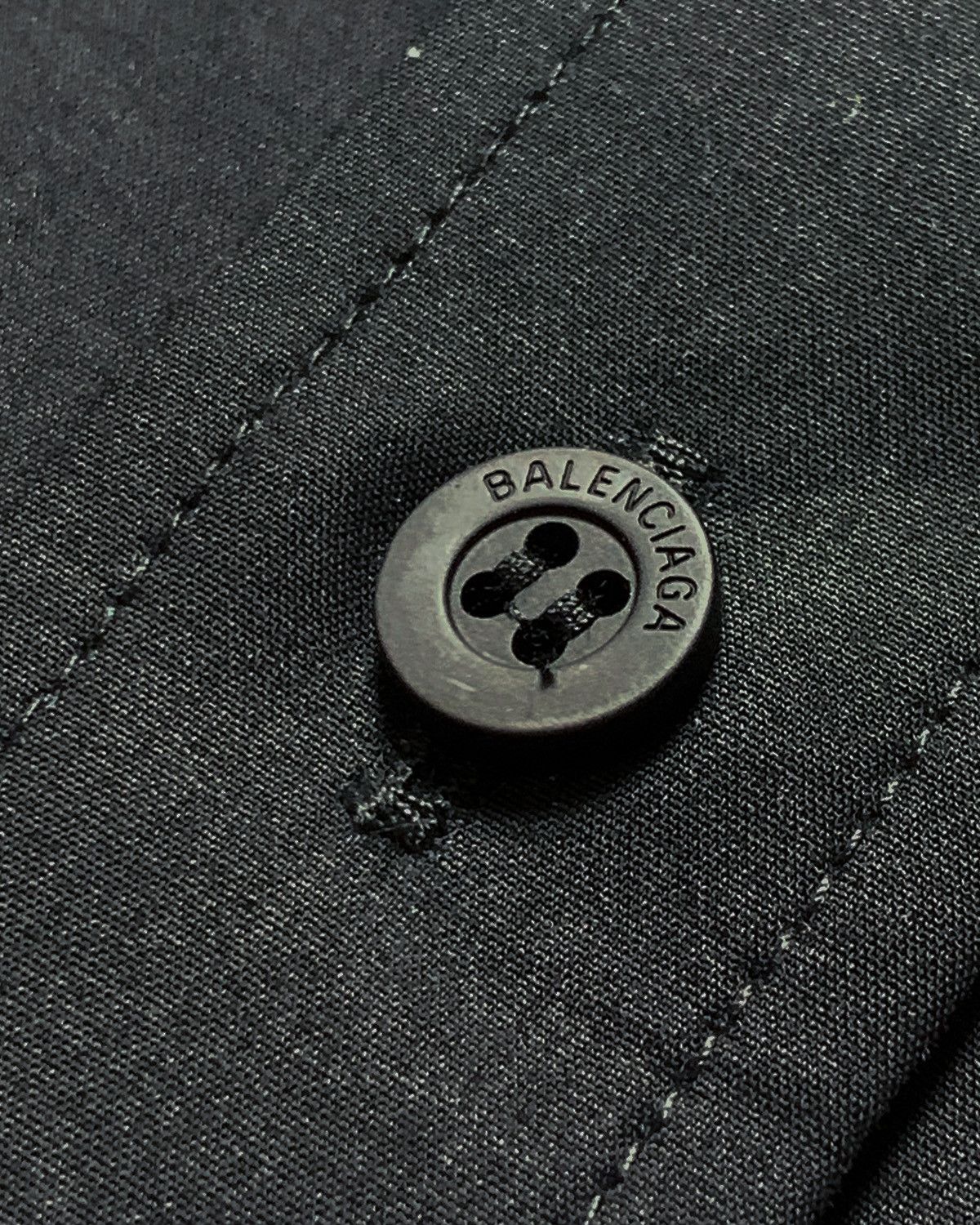 Balenciaga Balenciaga Employee Uniform Buttoned Long-Sleeved Shirt Size US M / EU 48-50 / 2 - 5 Thumbnail