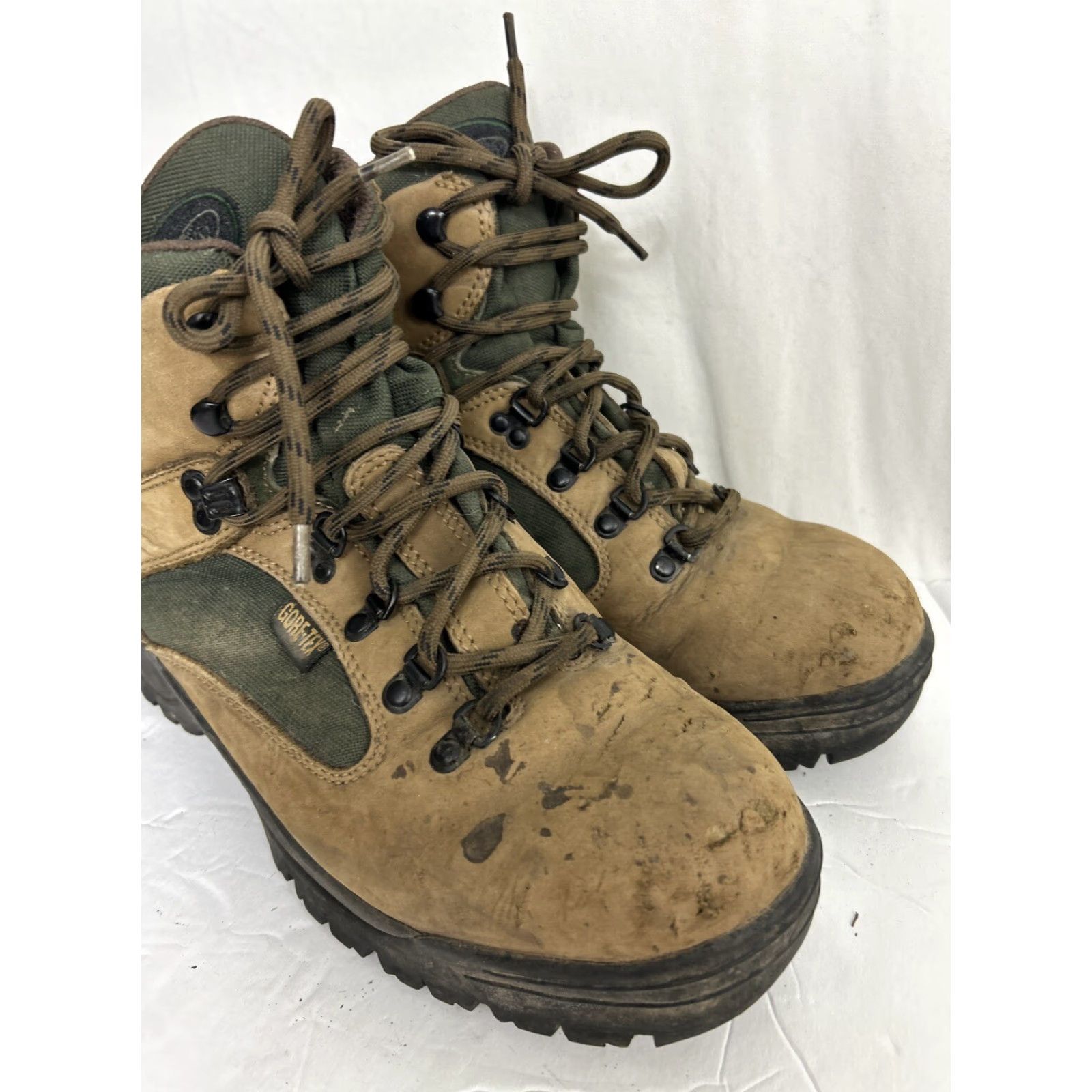 Vasque Vasque Skywalk Boots Mens 9 Brown Leather Lug Olive GTX Tri V VASQUE 7190 Skywalk Tri V Lug Brown Leather w/Olive Hiking Boots GTX Size US 9 / IT 39 - 3 Thumbnail