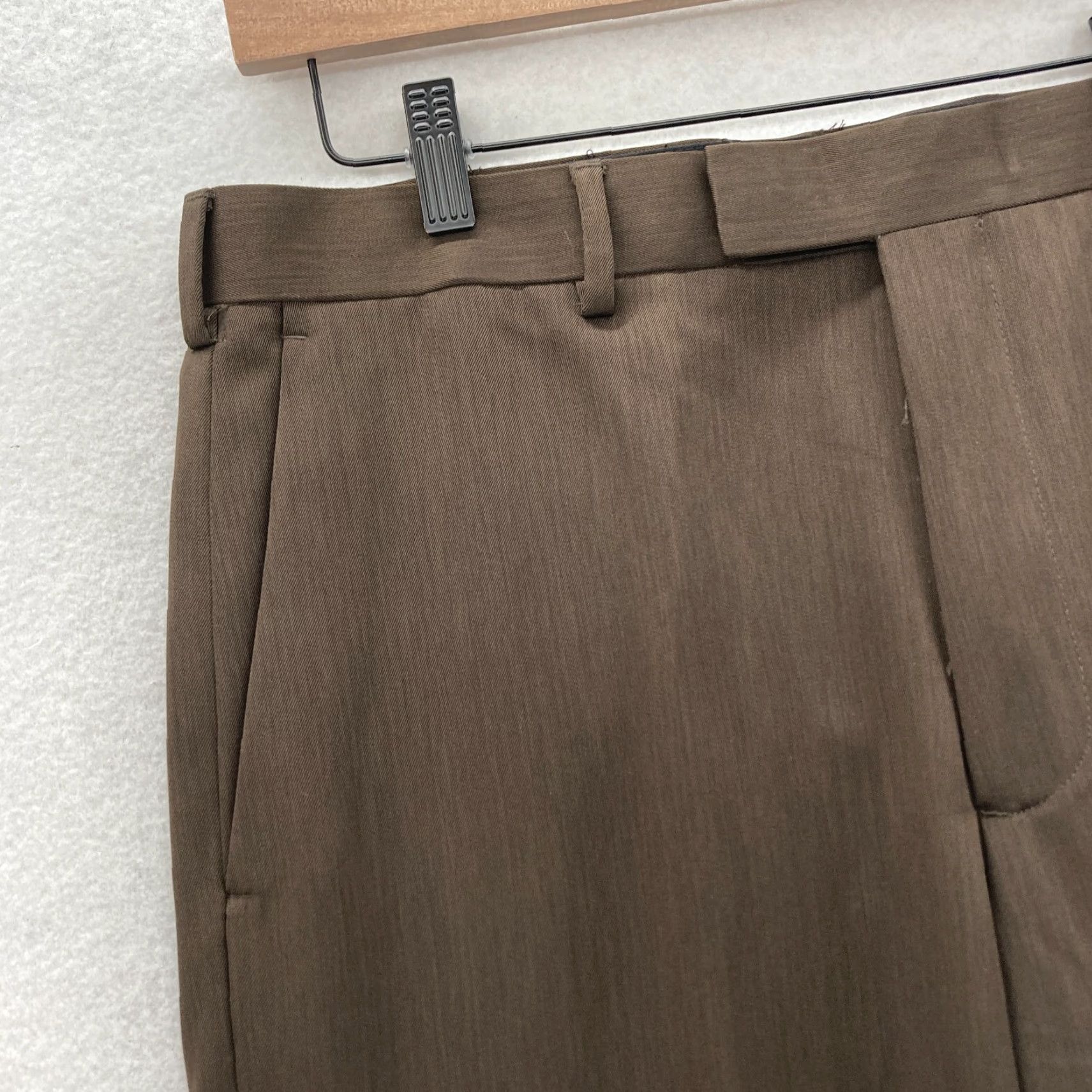 Vintage AXIST No Iron Dress Pants Mens 32x30 Brown Flat Front Straight Leg Mid Rise NWT Dress Pants Mens Brown Flat Front 32x30 Axist No Iron NWT Size US 32 / EU 48 - 3 Thumbnail