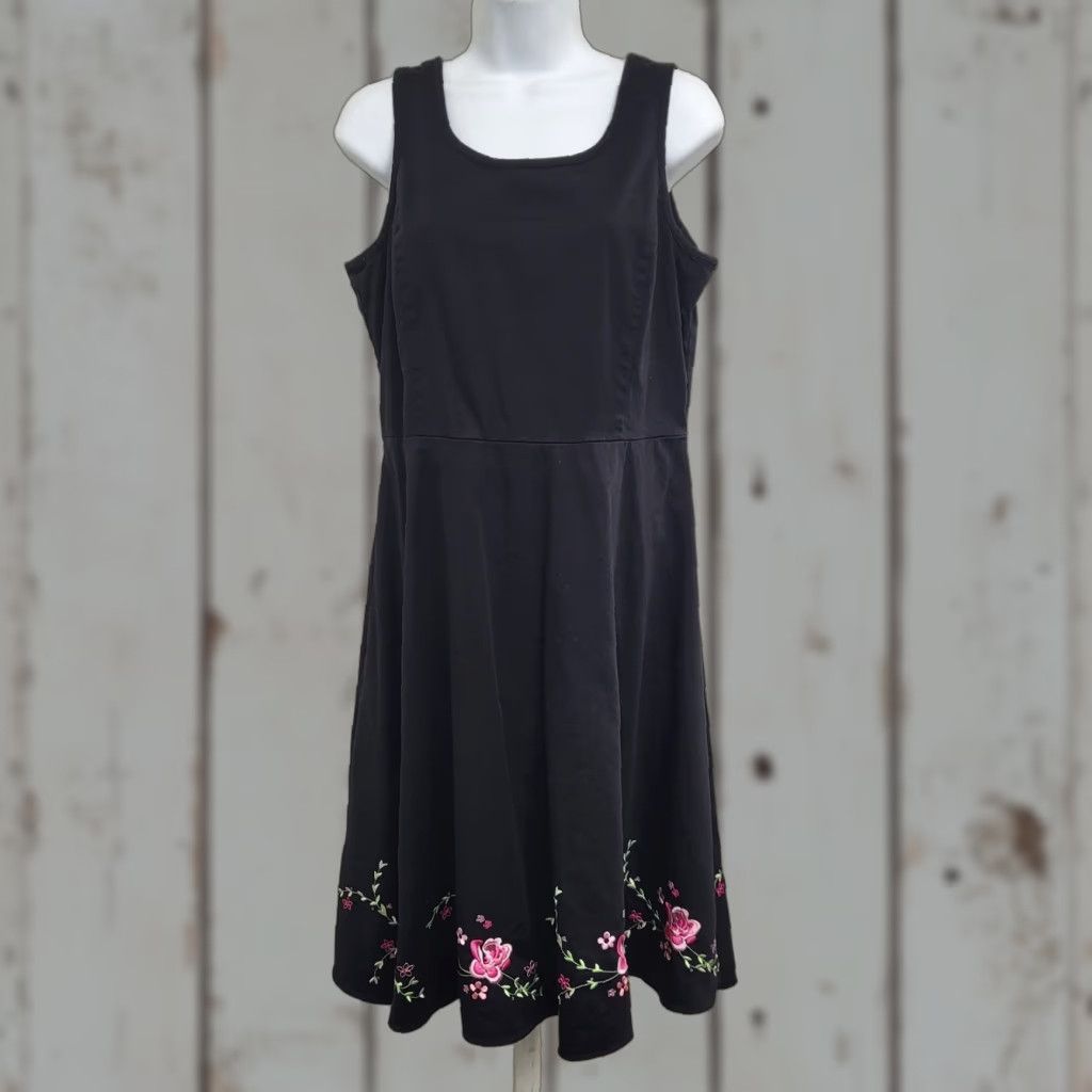 Vintage Amanda Smith Dress Women Size 10P Black Sleeveless Floral Embroidered Pink Trim Dress Size L / US 10 / IT 46 - 1 Thumbnail