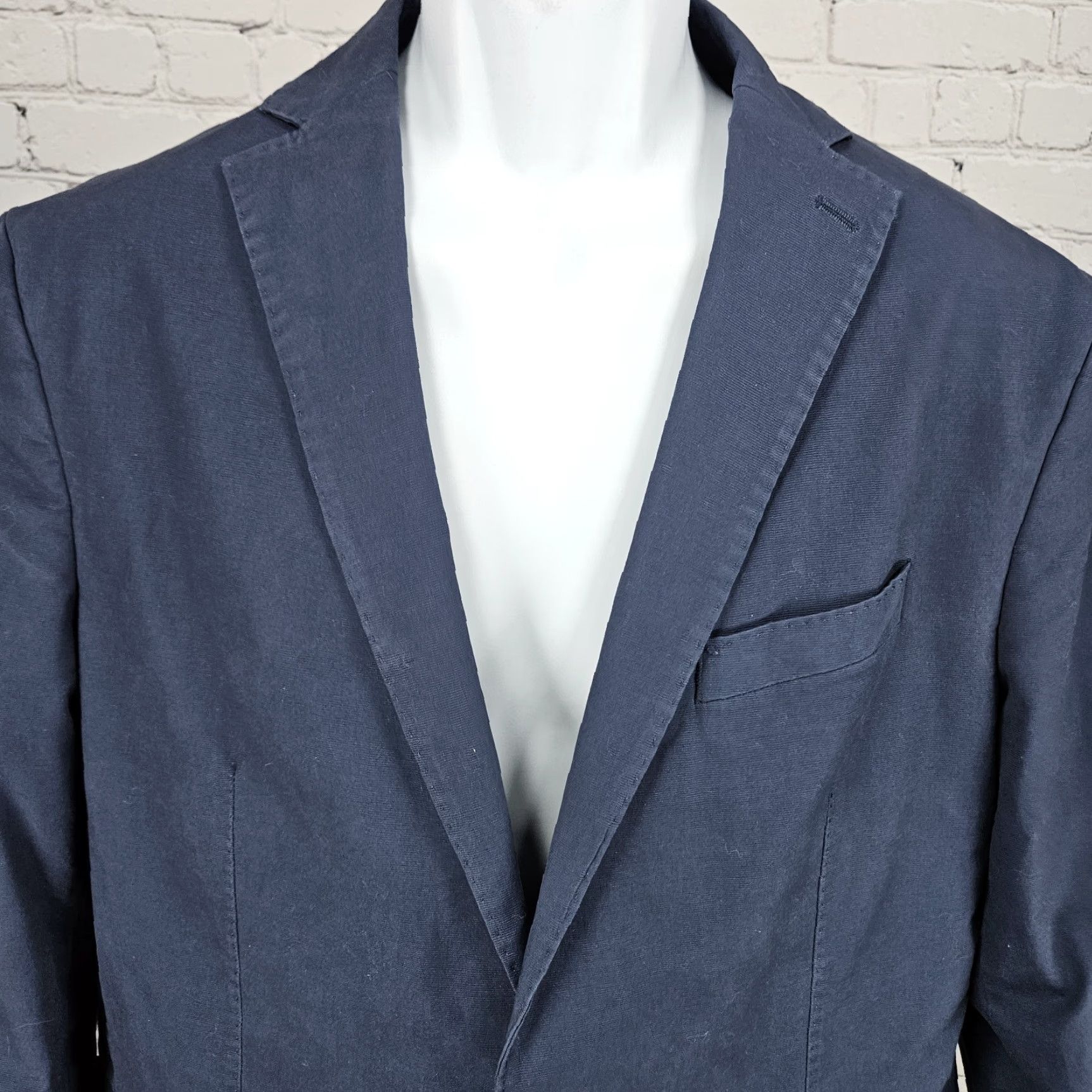 Jos. A. Bank Jos A Bank Navy Blazer Sport Coat 2 Button Regular 44R Men Blue Solid Notch Lapel Classic Relaxed Fit 44R Mens Size 44R - 7 Thumbnail