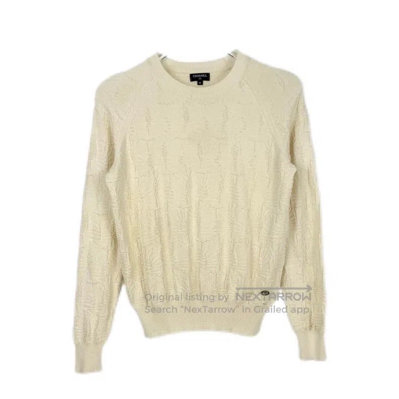 Chanel Chanel Beige mulberry silk retro logo button knitwear swea Size XS / US 0-2 / IT 36-38 - 1 Thumbnail