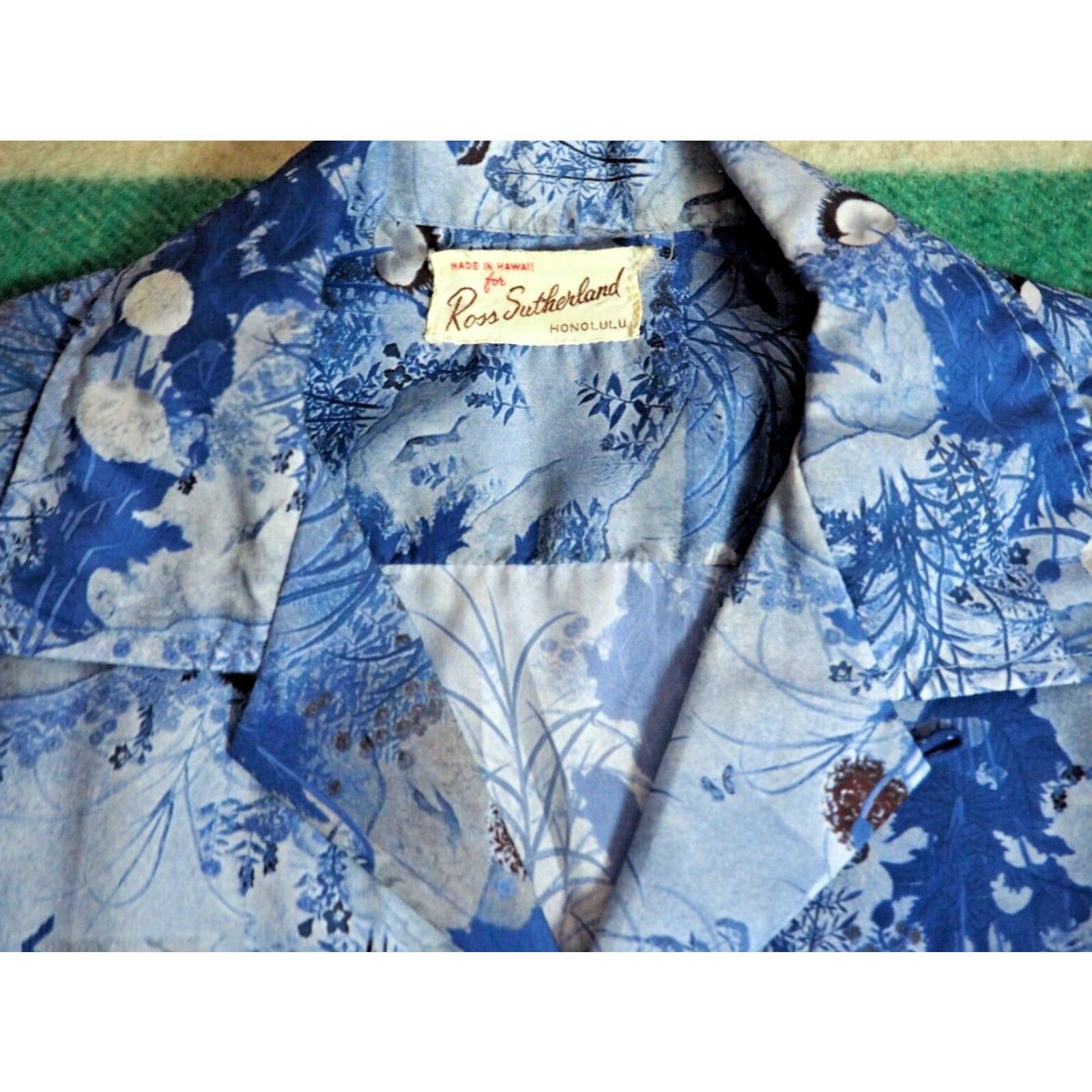 Vintage VINTAGE Ross Sutherland Hawaiian Mountain Print Poly Button Loop Shirt Mens L Blue 60s Rockabilly Casual Hawaiian Decade 1960s Size US L / EU 52-54 / 3 - 3 Thumbnail