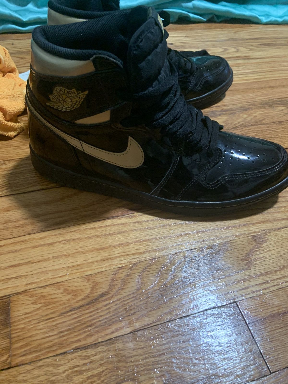 Jordan Brand Air Jordans 1 “METALLIC GOLD | PERFECT condition | no crease Size US 11 / EU 44 - 3 Thumbnail
