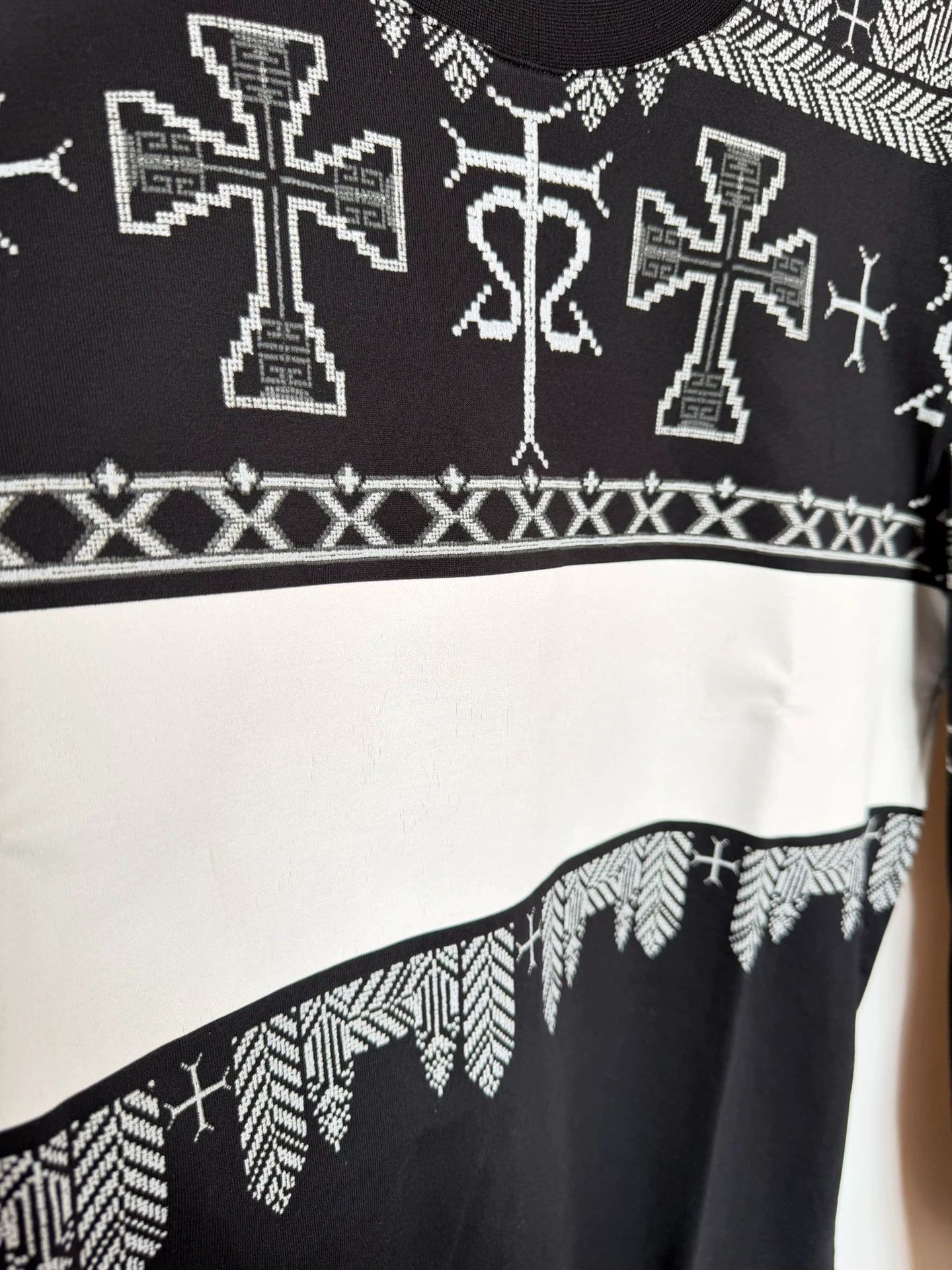 Givenchy Givenchy Cross Logo Long Sleeve Tee Kanye West Rare M Size US M / EU 48-50 / 2 - 8 Thumbnail