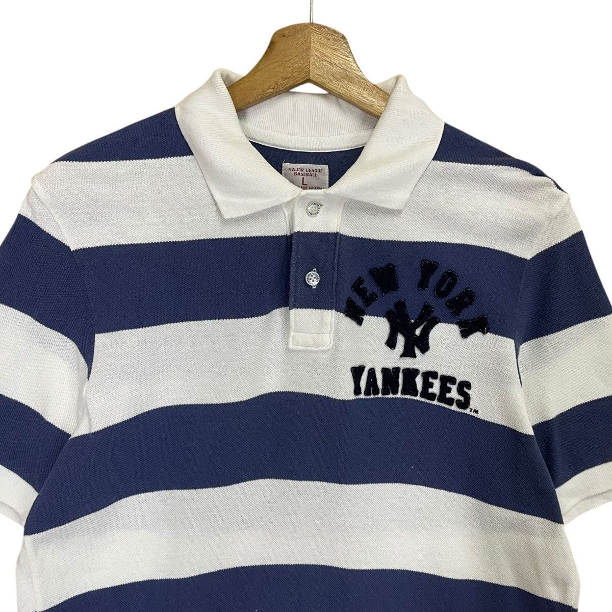 MLB New York Yankess Stripe Small Logo Embroidered Collar Shirts Size US M / EU 48-50 / 2 - 4 Thumbnail