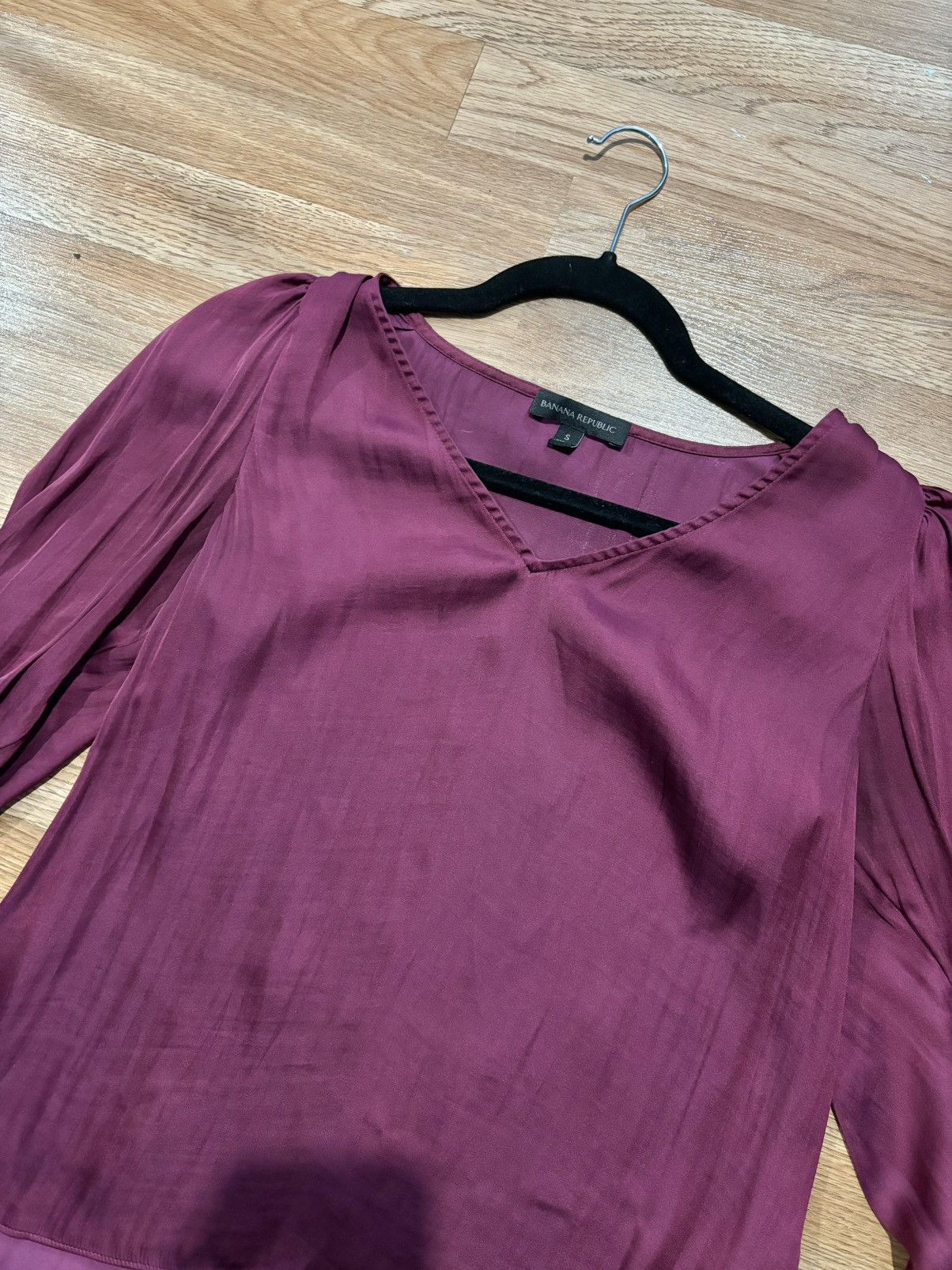 Banana Republic Banana Republic Purple Satin V-Neck Blouse Long Sleeve S Size S / US 4 / IT 40 - 2 Thumbnail