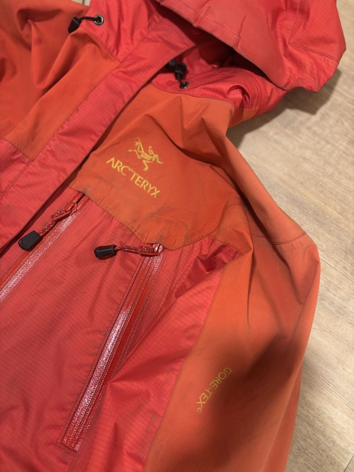 Arc'teryx Vintage 90s Arc'teryx Molten + Gold Theta LT Goretex Jacket Size US M / EU 48-50 / 2 - 1 Thumbnail