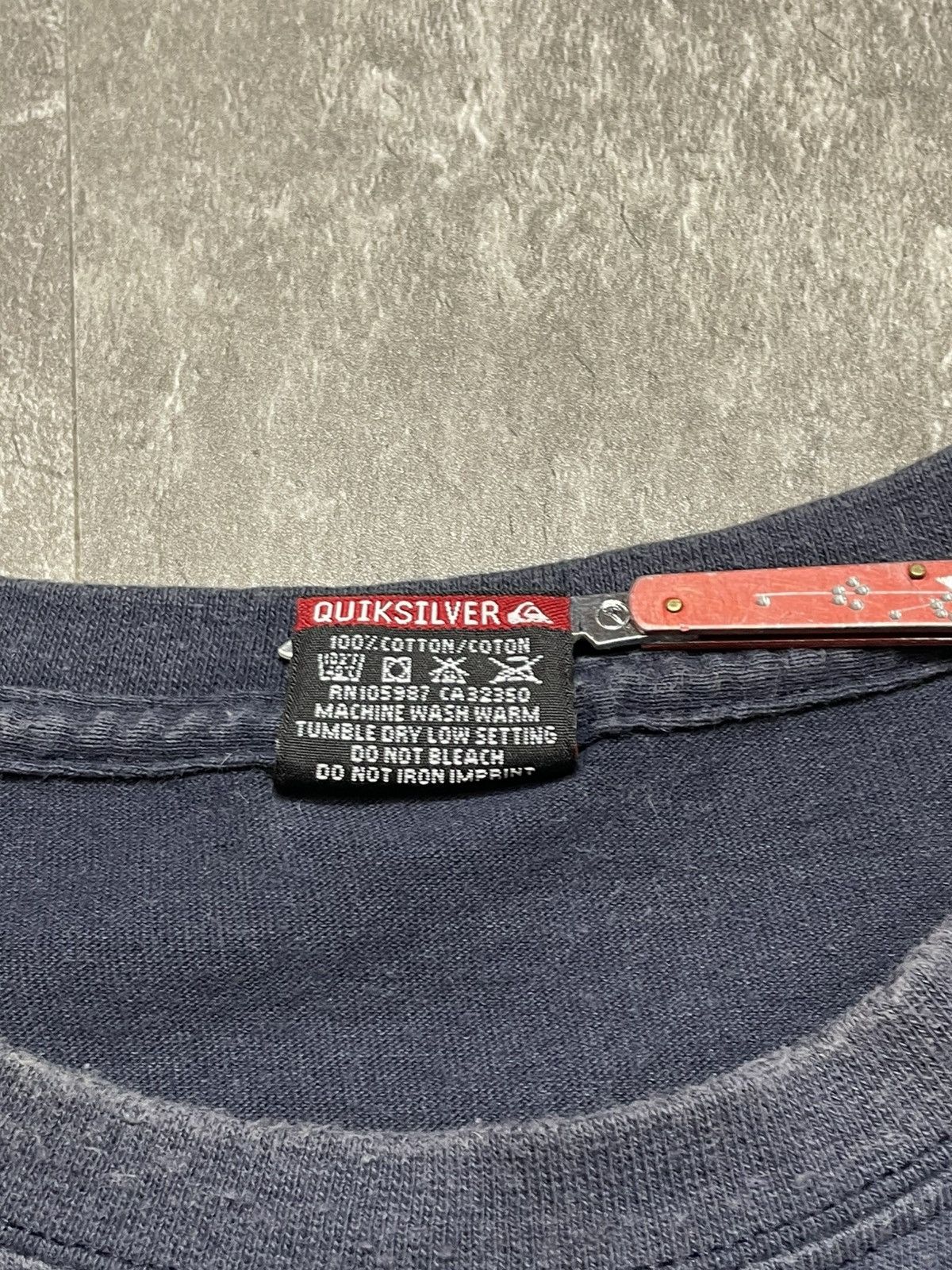 Quiksilver Vintage 90s Quiksilver Center Logo Surf Big Logo Graphic Size US L / EU 52-54 / 3 - 7 Thumbnail