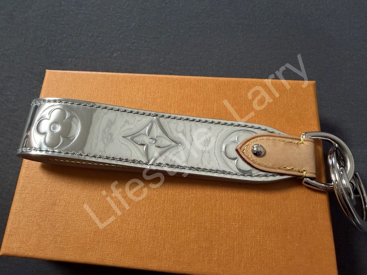 Louis Vuitton Louis Vuitton Dragonne Monogram Mirror Keychain MP3151 Size ONE SIZE - 7 Thumbnail