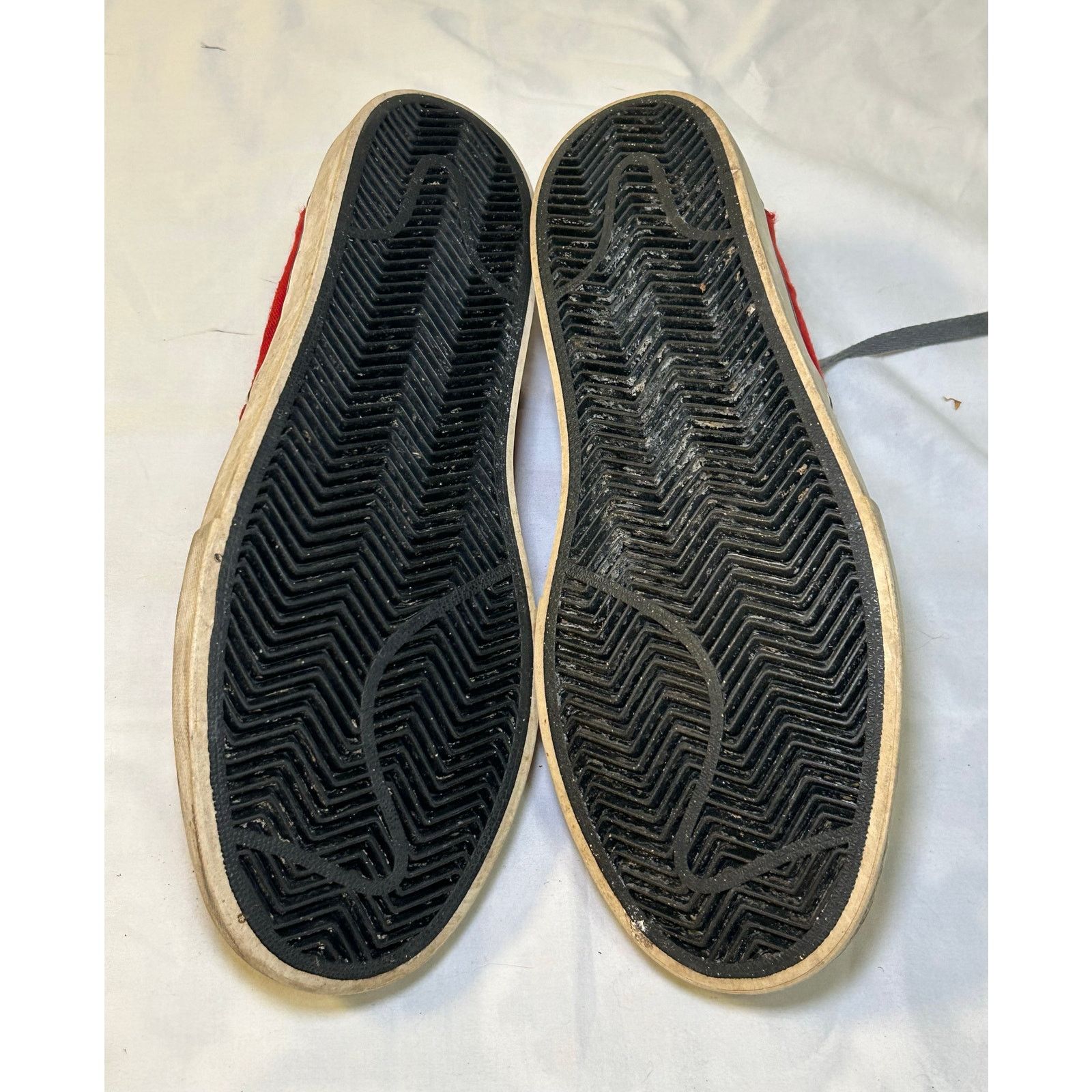 Nike Vintage Nike Mens SB Clutch GrayRed Running Low Top Size 9.5 Size US 9.5 / EU 42-43 - 6 Thumbnail