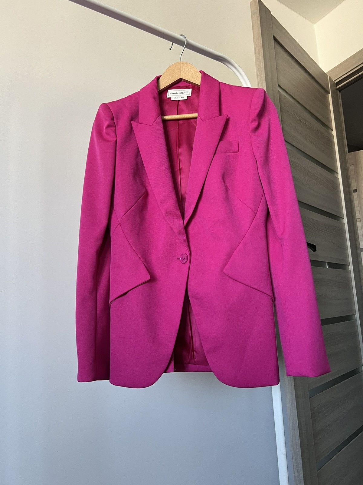 Alexander McQueen ALEXANDER MCQUEEN SHOULDER ONE BUTTON JACKET PINK 3000$ RRP Size M / US 6-8 / IT 42-44 - 8 Thumbnail