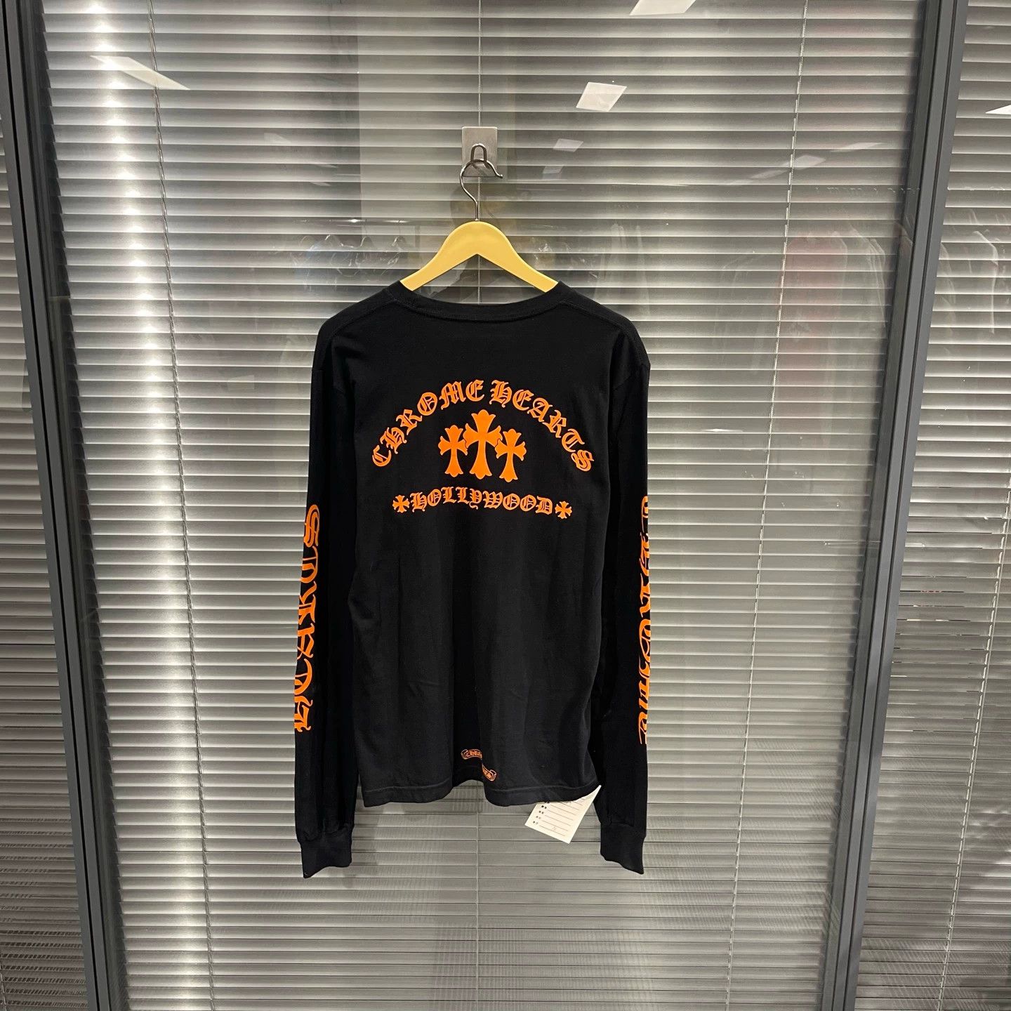 Chrome Hearts Chrome Hearts 18 Avenue Montaigne Paris cemetery ls
