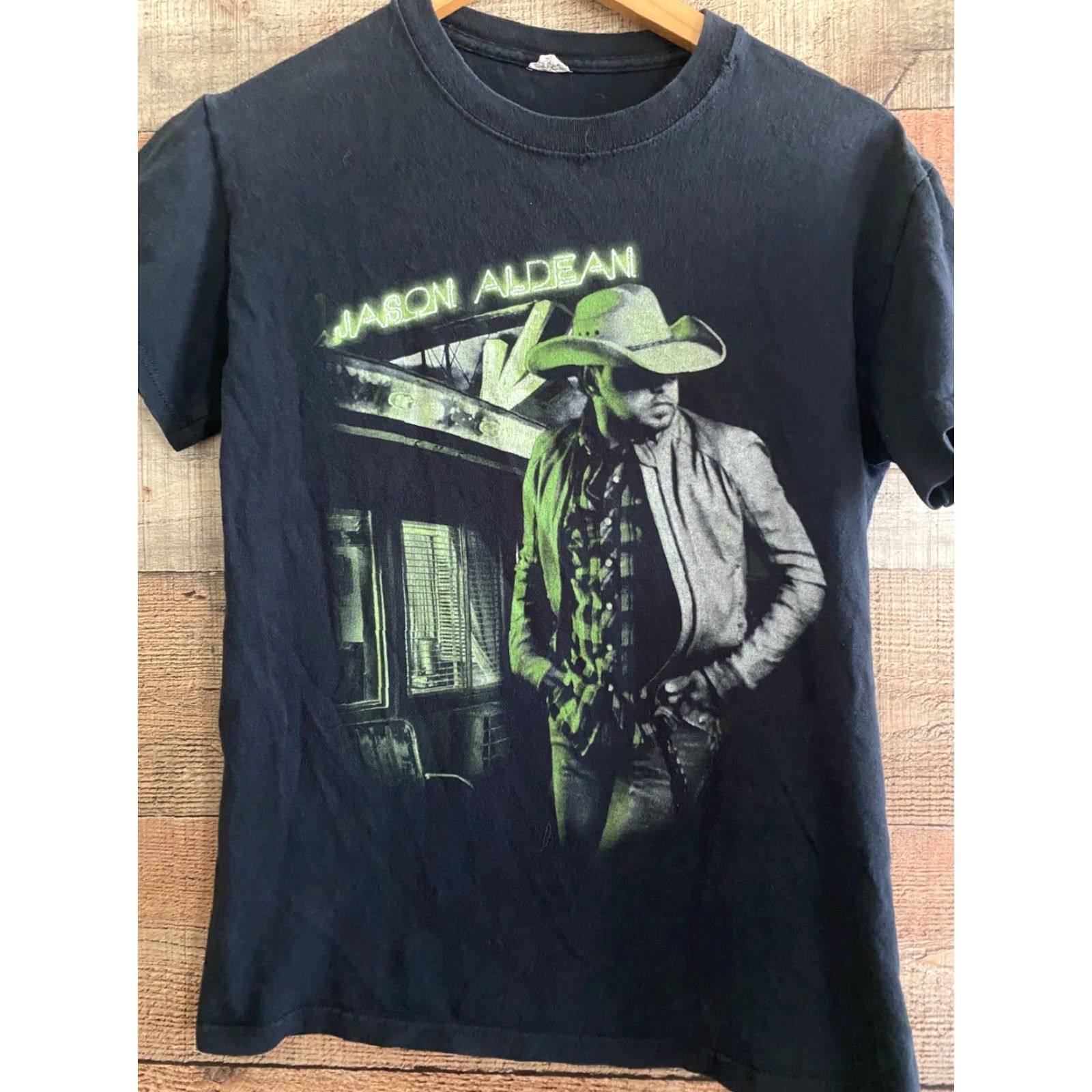 Anvil JASON ALDEAN GREEN NEON LOGO CONCERT TOUR 2014 NIGHT TRAIN T-SHIRT ADULT SMALL Size US S / EU 44-46 / 1 - 2 Thumbnail