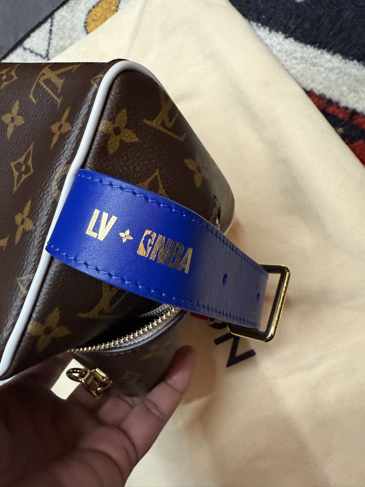 Louis Vuitton × NBA Louis Vuitton x NBA Cloakroom Dopp Kit Monogram Size ONE SIZE - 9 Thumbnail