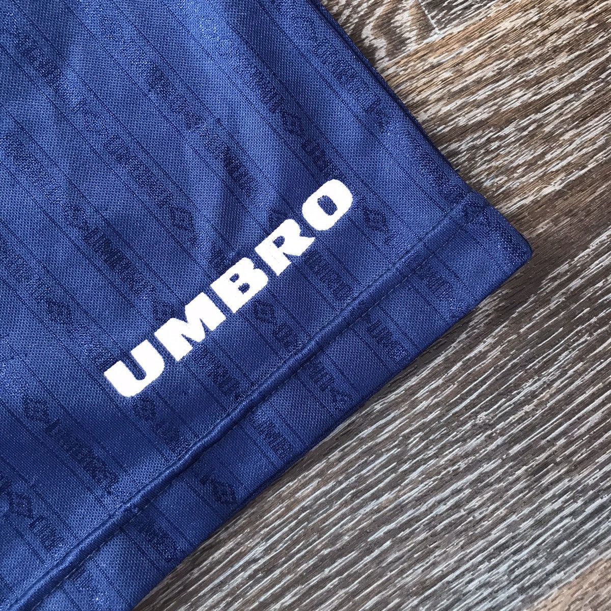 Umbro Vintage Umbro costume Center Logo T Shirt Shorts Size L Size US L / EU 52-54 / 3 - 8 Thumbnail