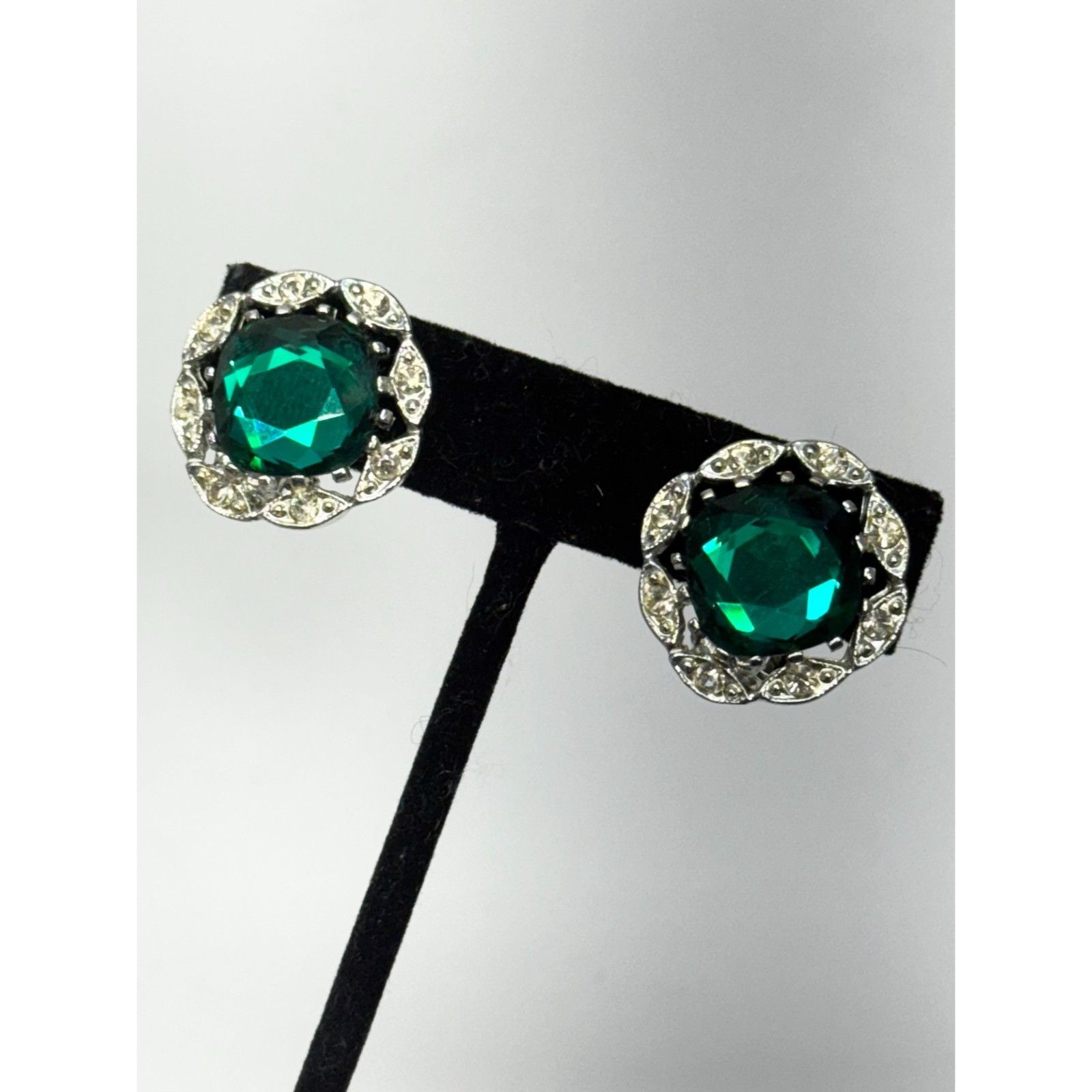 Other Vintage Sarah Coventry green glass rhinestone clip on earrin Size ONE SIZE - 2 Thumbnail