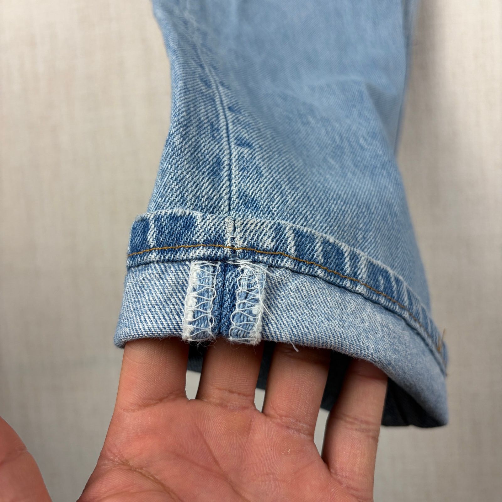 Levi's Vintage Levis Button Fly 501 Jeans Light Wash 33x32 Slim Fit Size US 30 / EU 46 - 5 Thumbnail