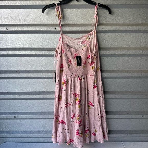 Express NWT Express Floral Ruffle Hem Fit And Flare Dress Sz Medium Size M / US 6-8 / IT 42-44 - 3 Thumbnail
