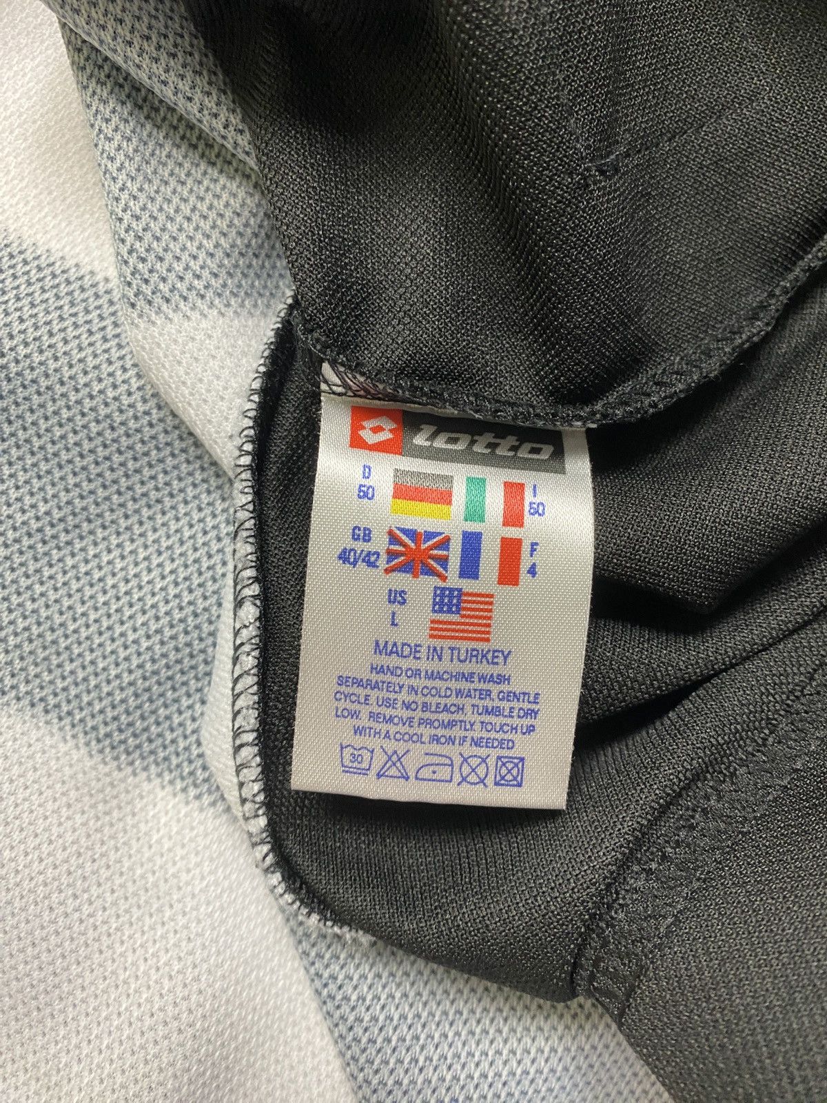 Lotto Sport × Vintage Vintage Lotto Juventus 2002/2003 Home Soccer Jersey Rare Size US L / EU 52-54 / 3 - 9 Thumbnail