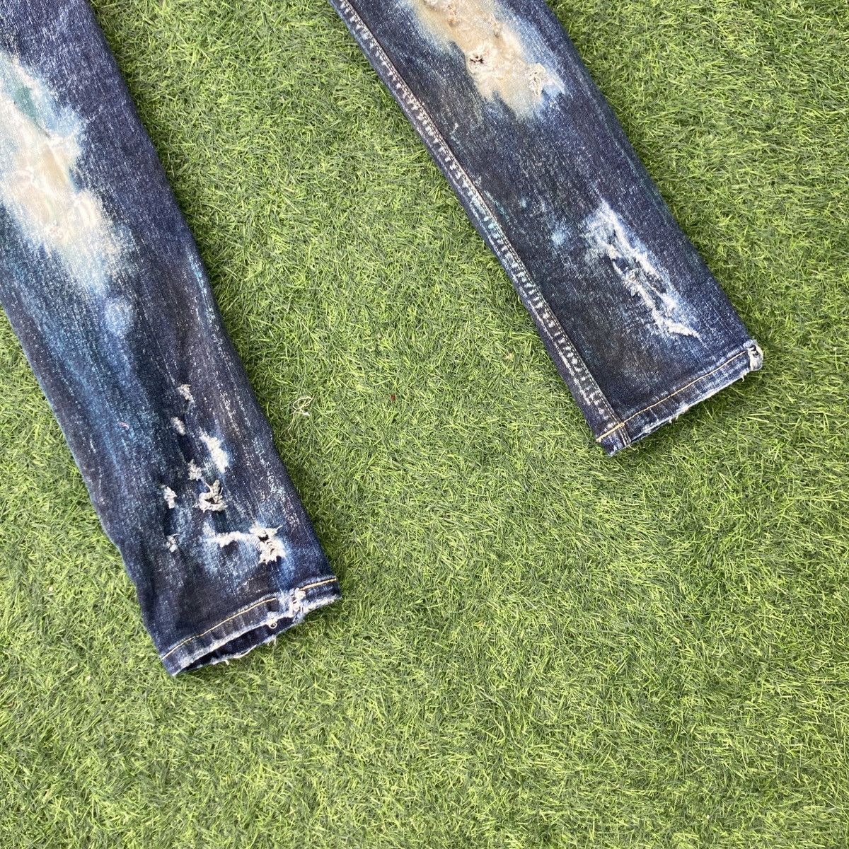 If Six Was Nine LE GRANDE BLEU (L.G.B) RIPPED JEANS Size US 32 / EU 48 - 14 Thumbnail