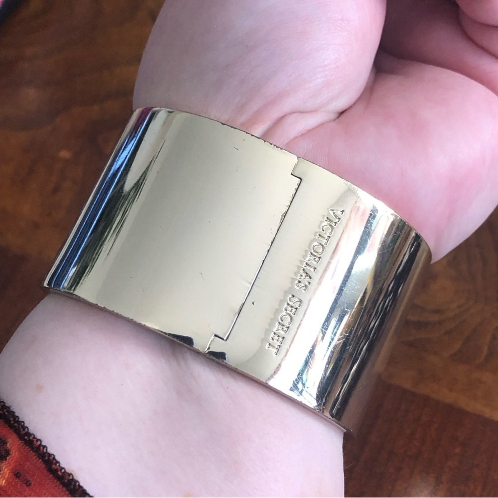 Victoria's Secret Victoria’s Secret gold plated mirror finish cuff bracelet Size ONE SIZE - 11 Thumbnail