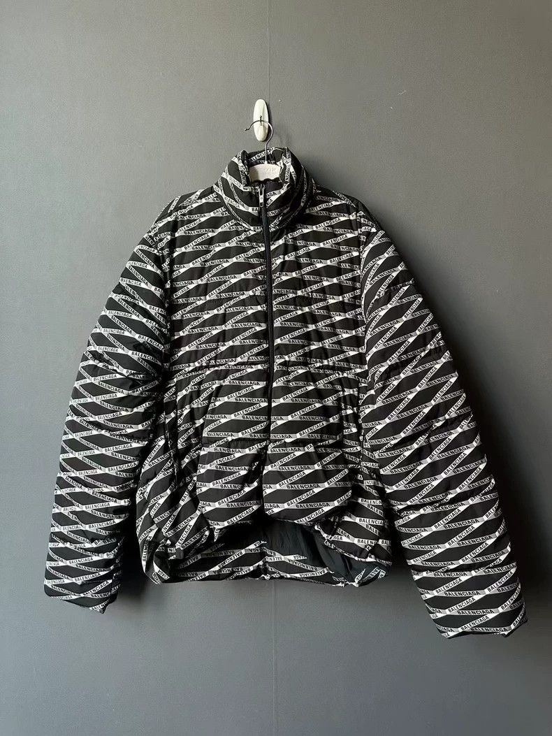 Balenciaga Puffer Jacket with Logo Design - dmc