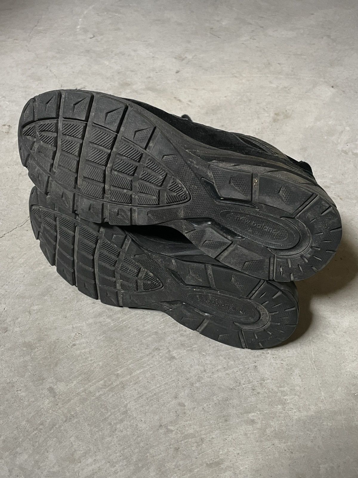 New Balance New Balance 990v5 “Triple Black” Size US 9.5 / EU 42-43 - 4 Thumbnail