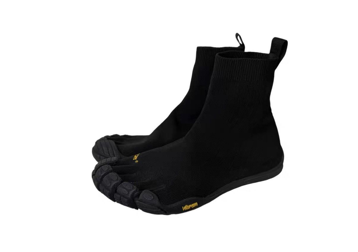 Balenciaga Balenciaga Vibram Black Five-Toe Flat Shoes J31 Size US 6 / EU 39 - 1 Thumbnail