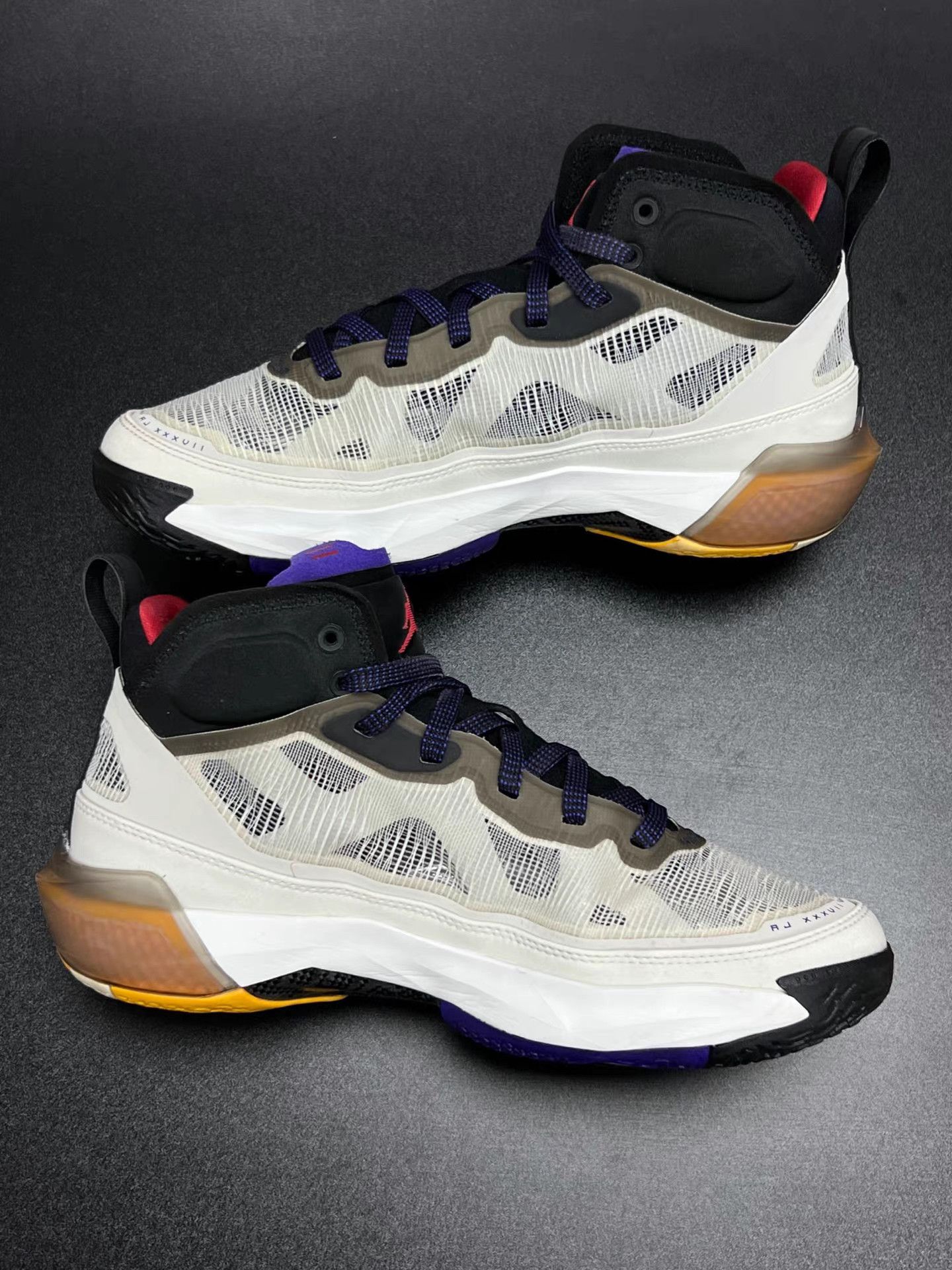Jordan Brand Air Jordan 37 Basketball Shoes K15 Size US 7.5 / EU 40-41 - 6 Thumbnail