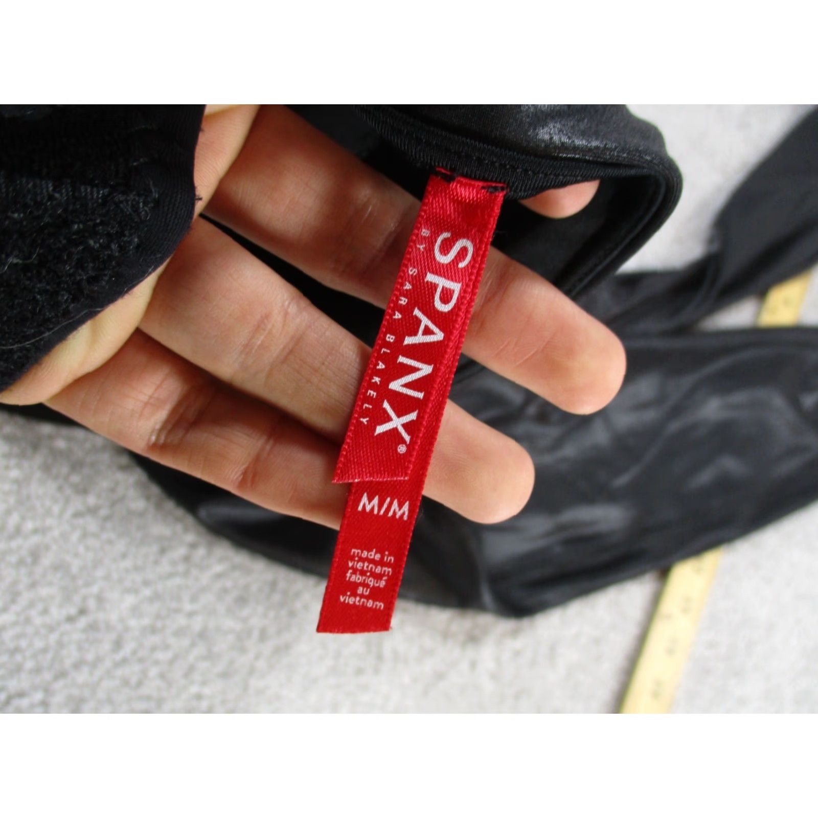 Spanx Spanx Leggings Womens Medium Black Faux Leather - Regular Size - Ankle, Solid, Classic, Shiny, Dance, Walking, Yoga - Brand Spanx Womens Size 32" / US 10 / IT 46 - 7 Thumbnail