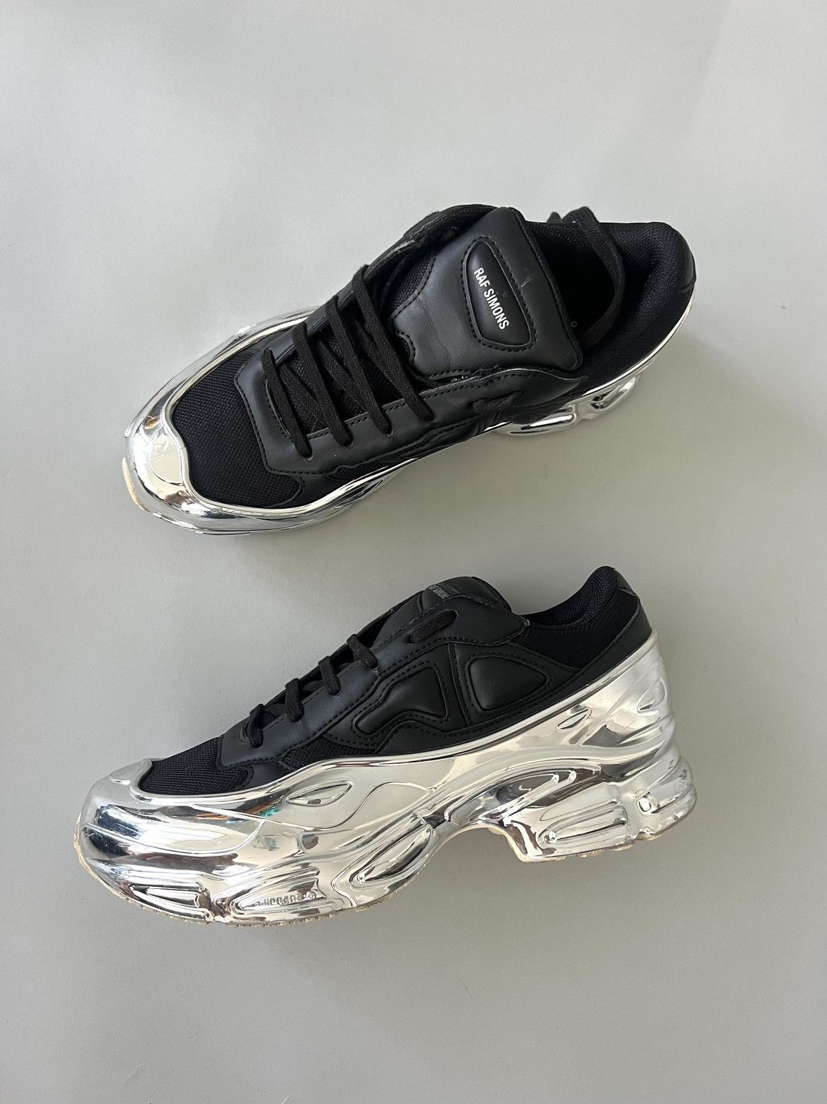 Raf Simons Raf Simons Ozweego Black Silver Metallic Size US 7 / EU 40 - 3 Thumbnail