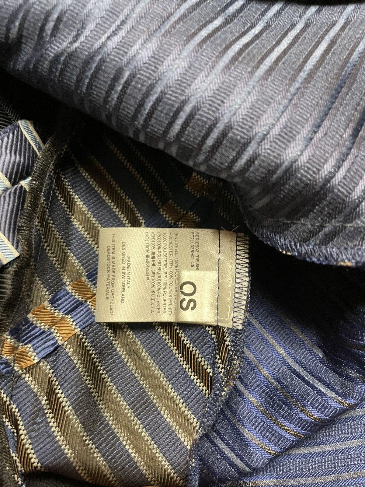 Prototypes Prototypes couture up cycled tie shirt Size US L / EU 52-54 / 3 - 7 Thumbnail