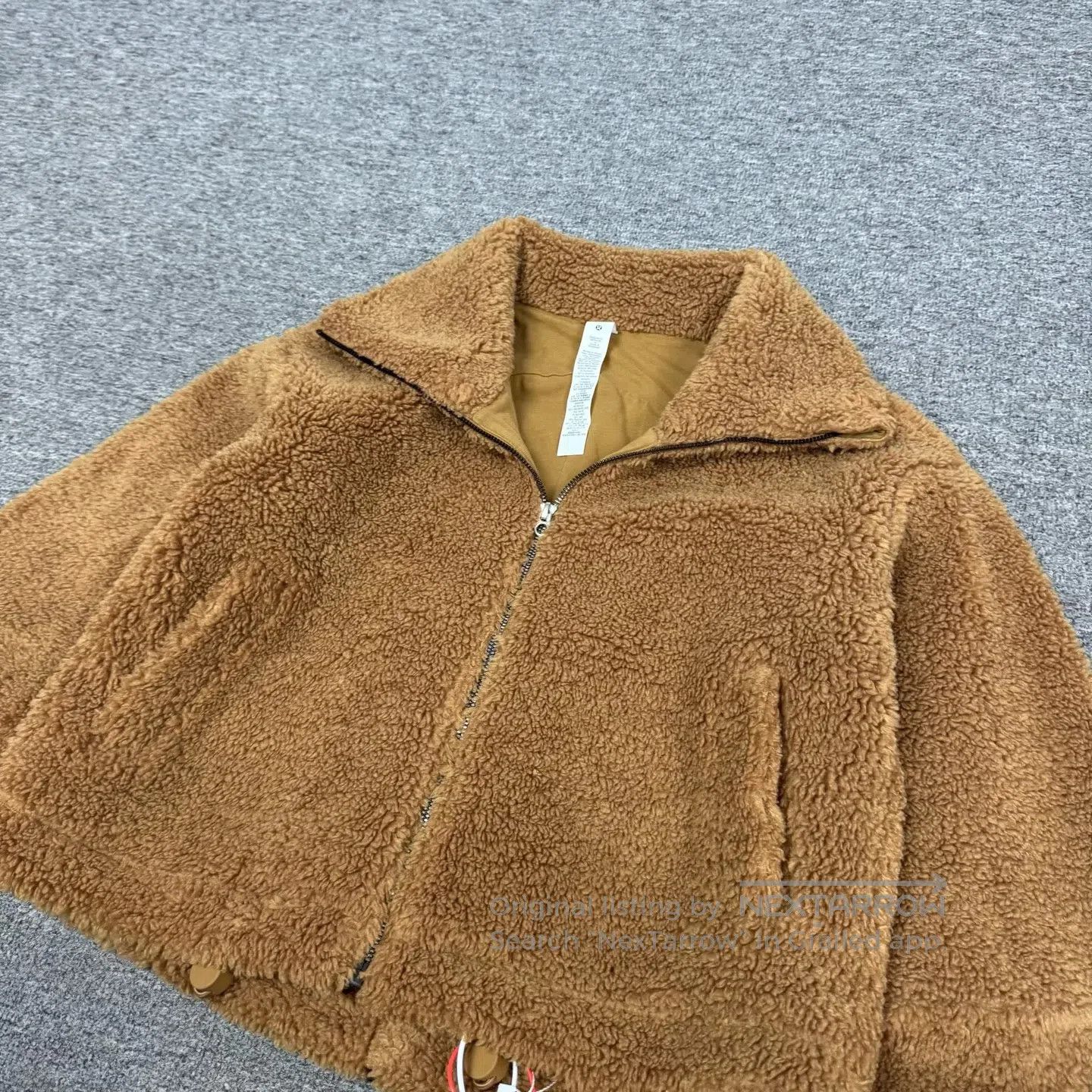 Lululemon lululemon size 2 Fleece fabric, turned-down collar, short c Size M / US 6-8 / IT 42-44 - 3 Thumbnail