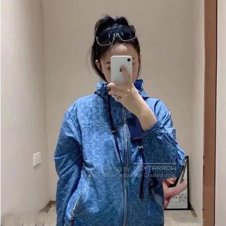 Louis Vuitton Louis Vuitton Blue logo, full print, hooded, drawstring zi Size XS / US 0-2 / IT 36-38 - 9 Thumbnail