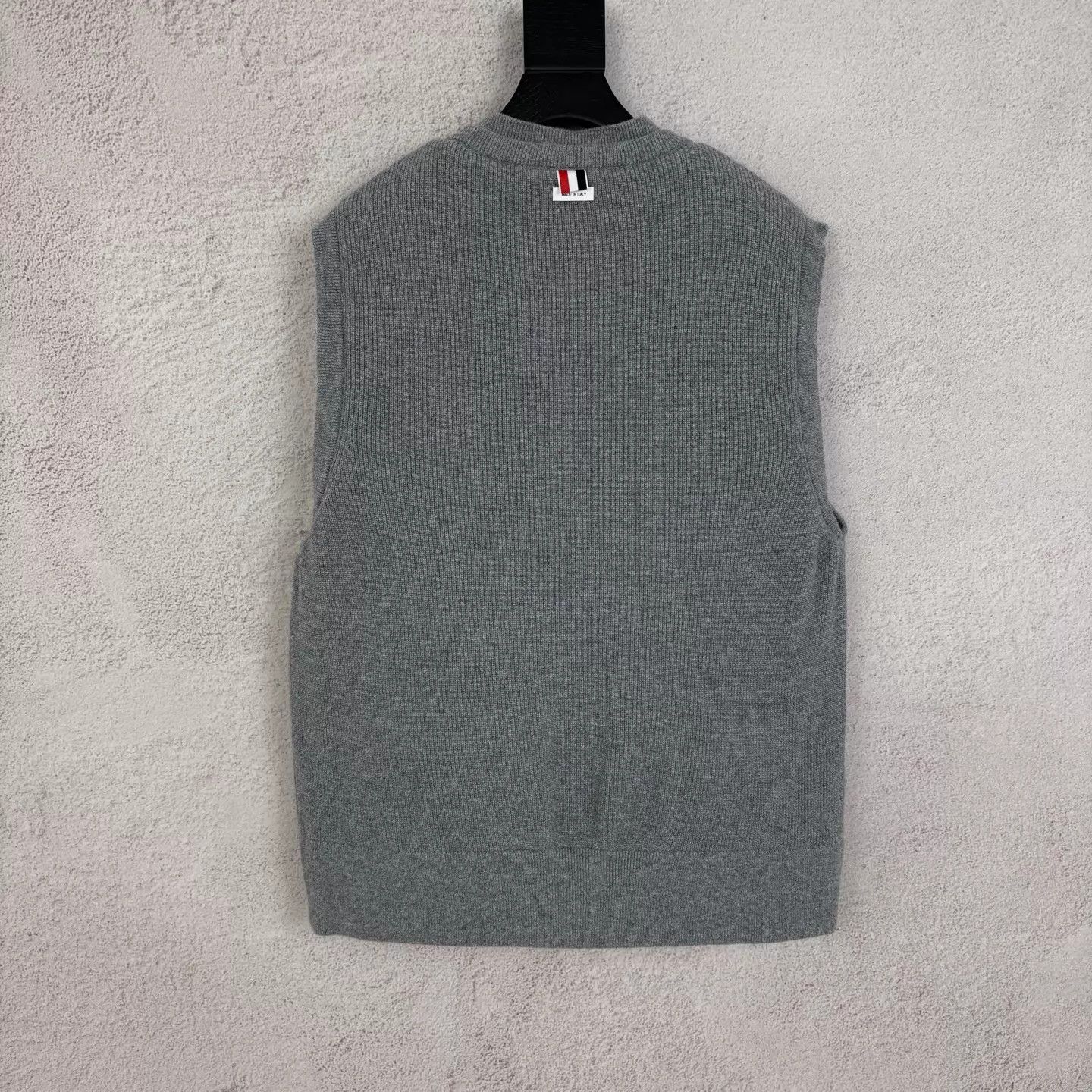 Thom Browne Thom Browne 4-Bar Wool Colorblocked Vest Gray Size 4 Size US XL / EU 56 / 4 - 4 Thumbnail