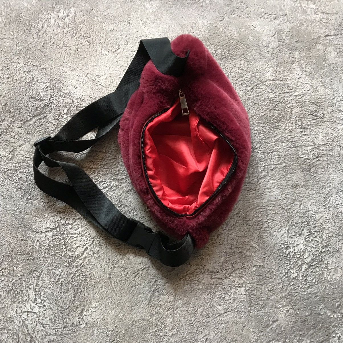 Vintage Vintage Y2K Fuzzy Banana Bag Japanese Archive Streetwear OS Size ONE SIZE - 5 Thumbnail