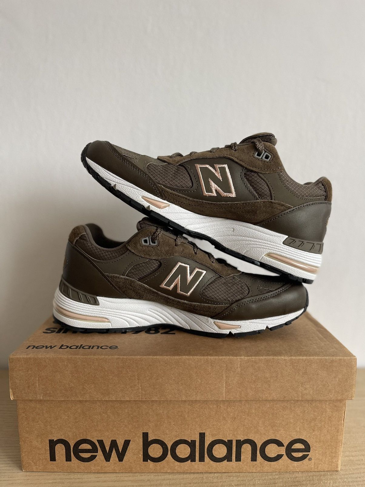 image of New Balance 991 W991Smk Shoes in Green, Men's