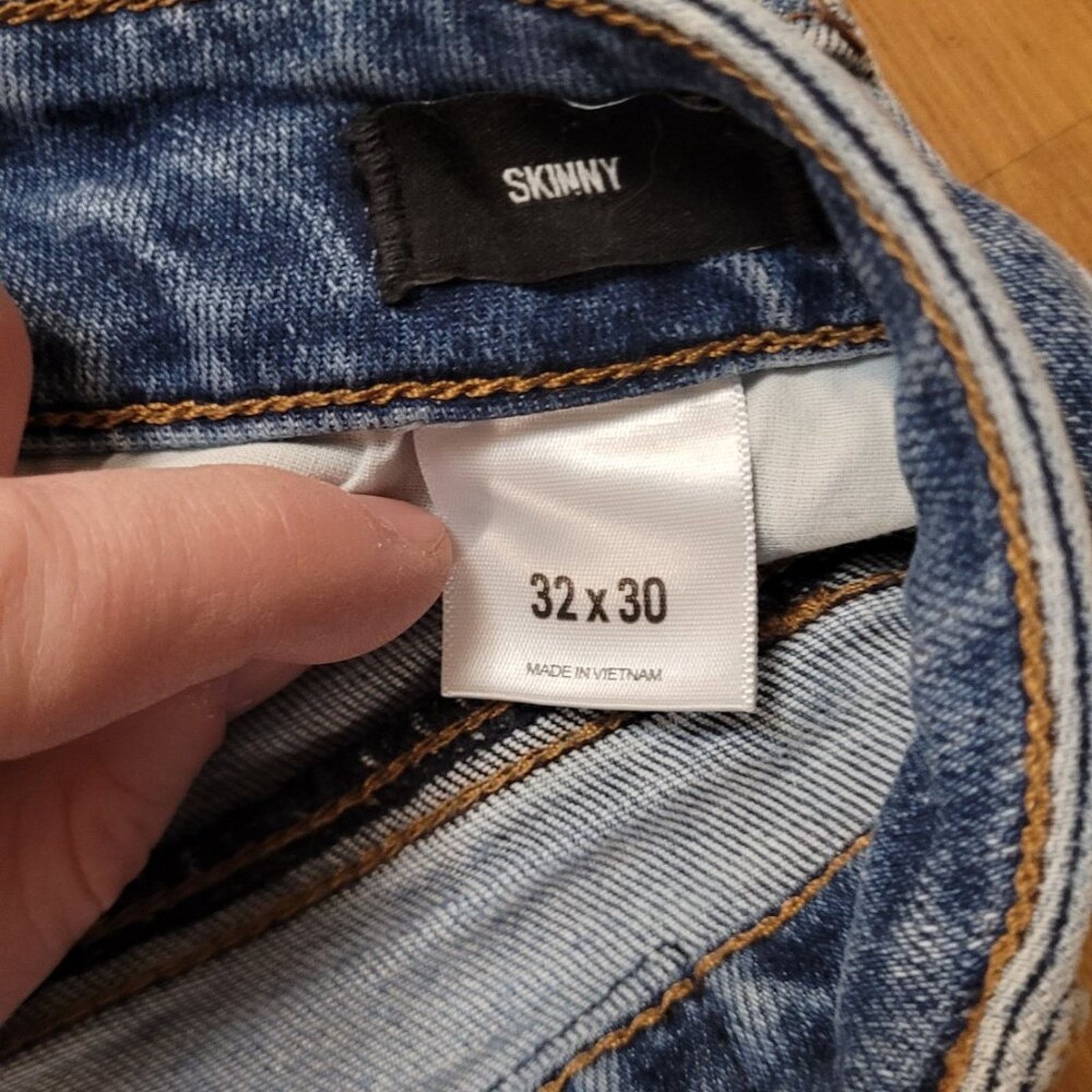 Express Express Skinny Distressed Light Wash Jeans 32x30 Size US 32 / EU 48 - 3 Thumbnail