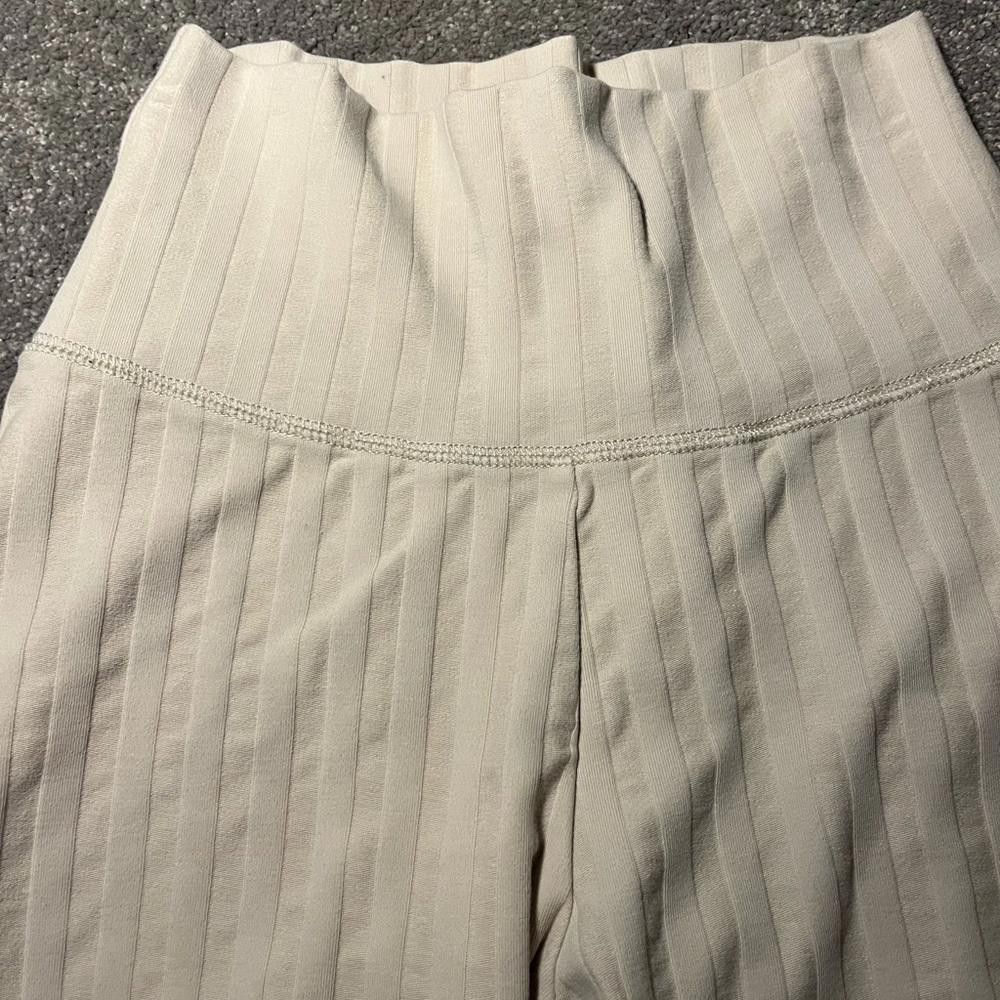 Designer Aerie cream and tan ribbed biker shorts Size 28" / US 6 / IT 42 - 4 Thumbnail
