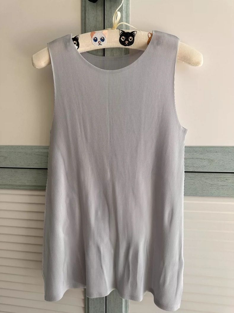 Issey Miyake Issey Miyake size:3 Grey pleated vest Size XS / US 0-2 / IT 36-38 - 1 Thumbnail
